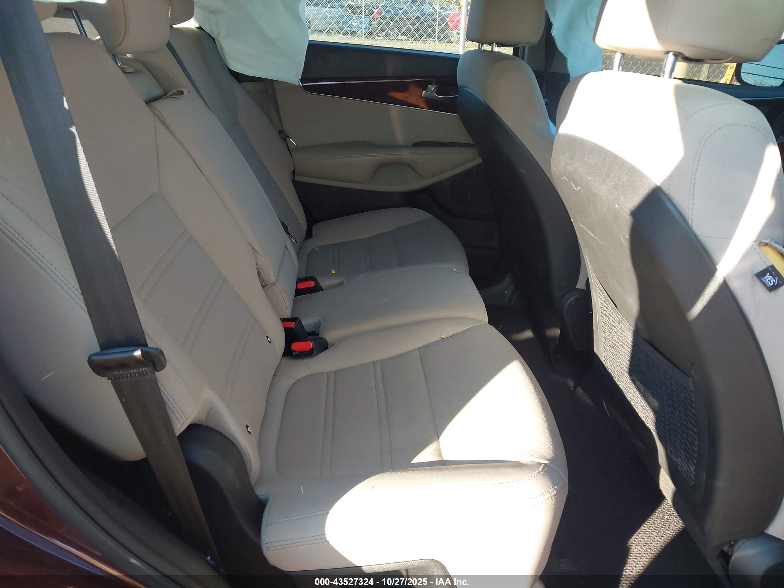 KIA SORENTO image 8