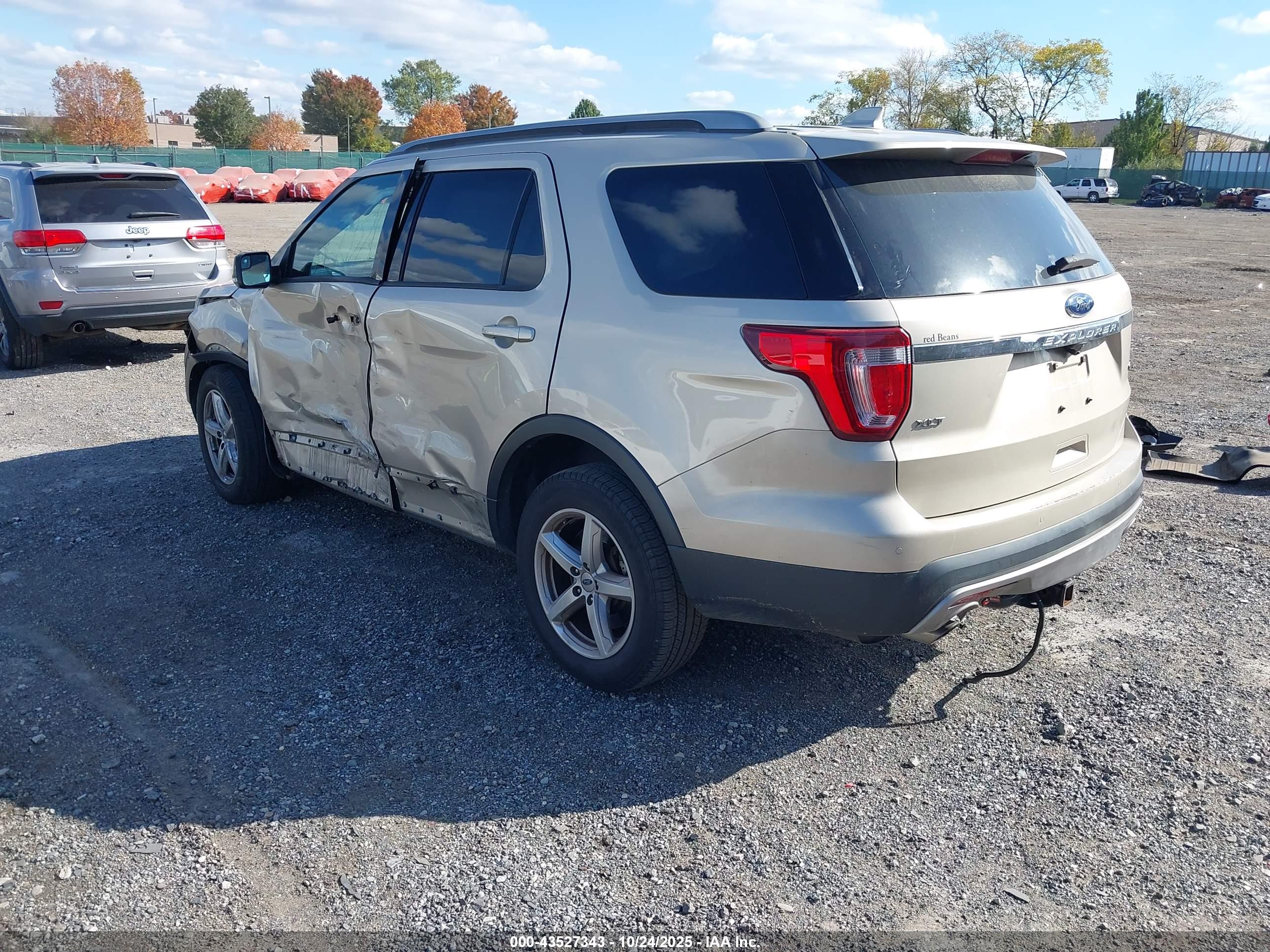 FORD EXPLORER image 3