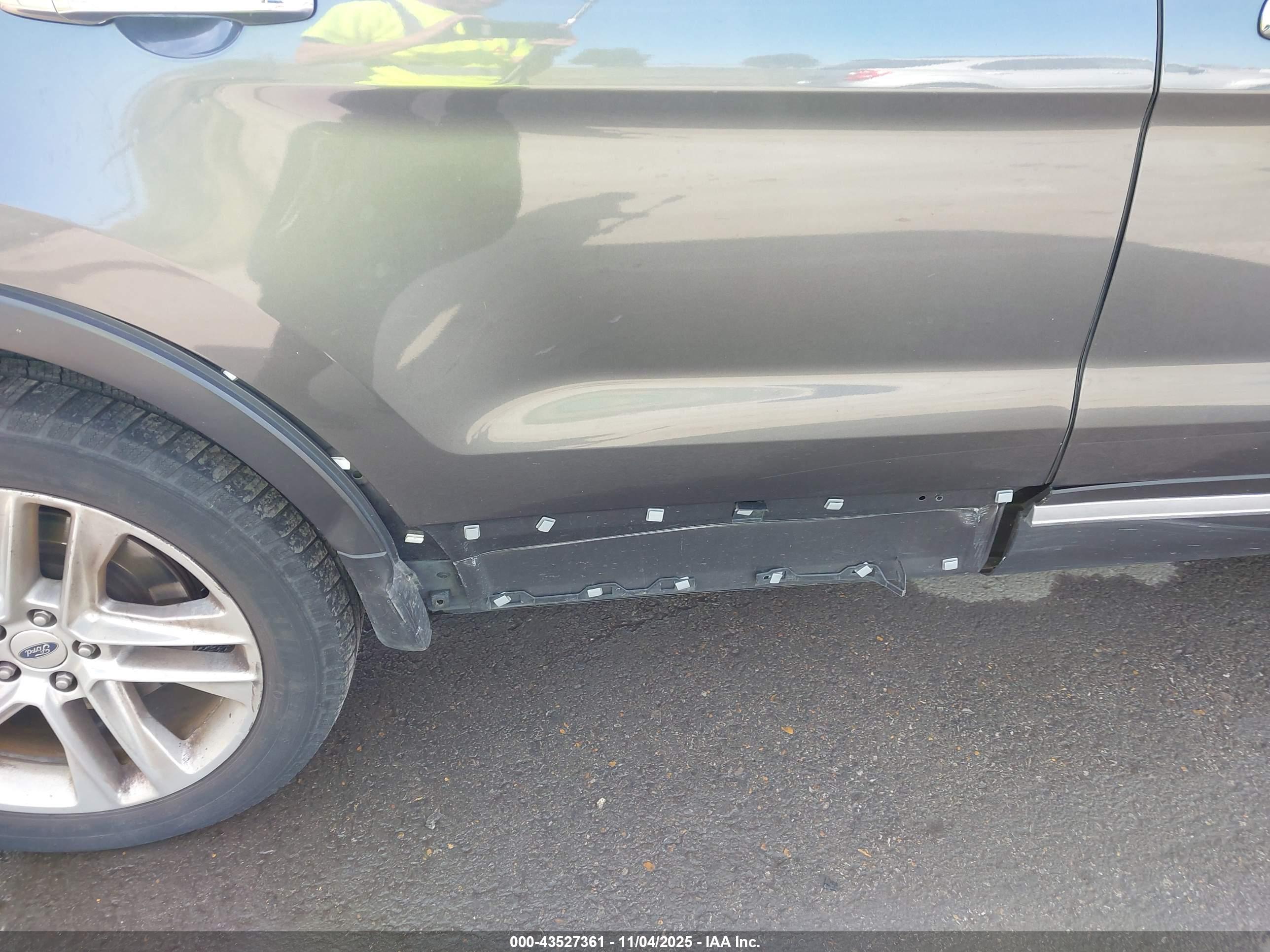 FORD EXPLORER image 6