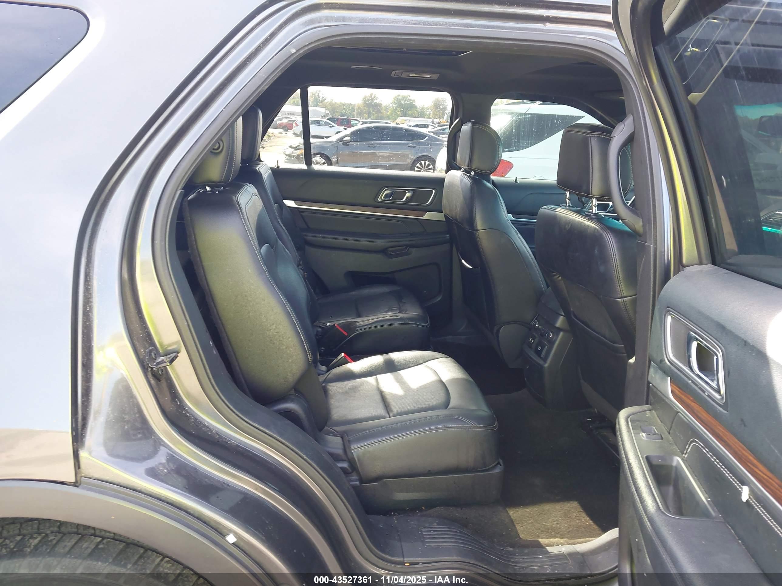 FORD EXPLORER image 8