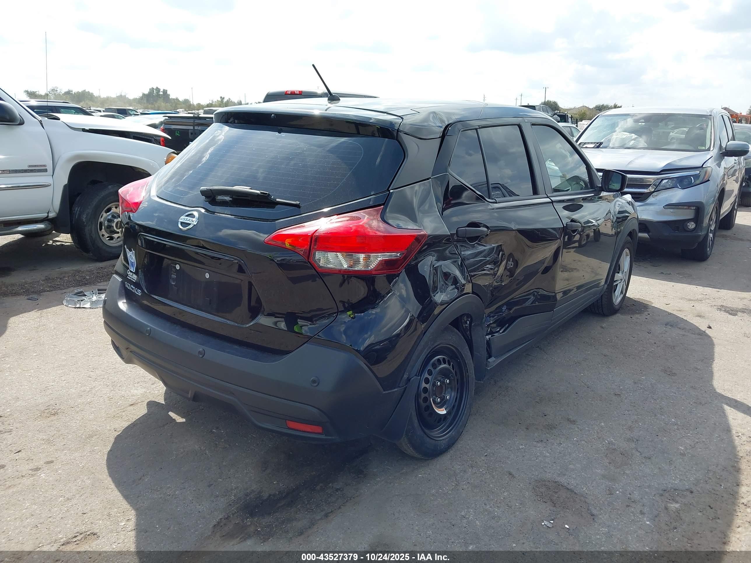 NISSAN KICKS image 4