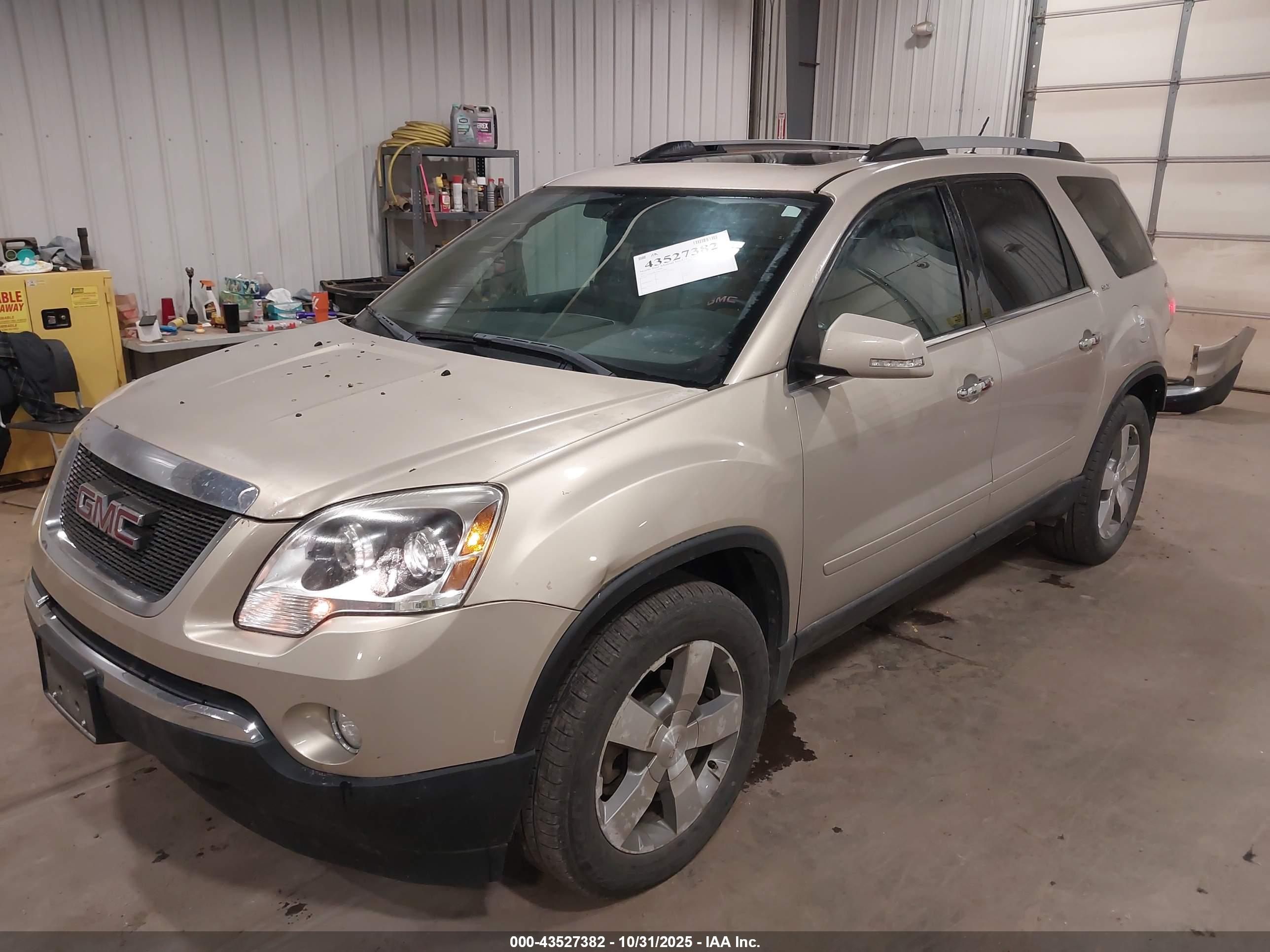 GMC ACADIA image 2