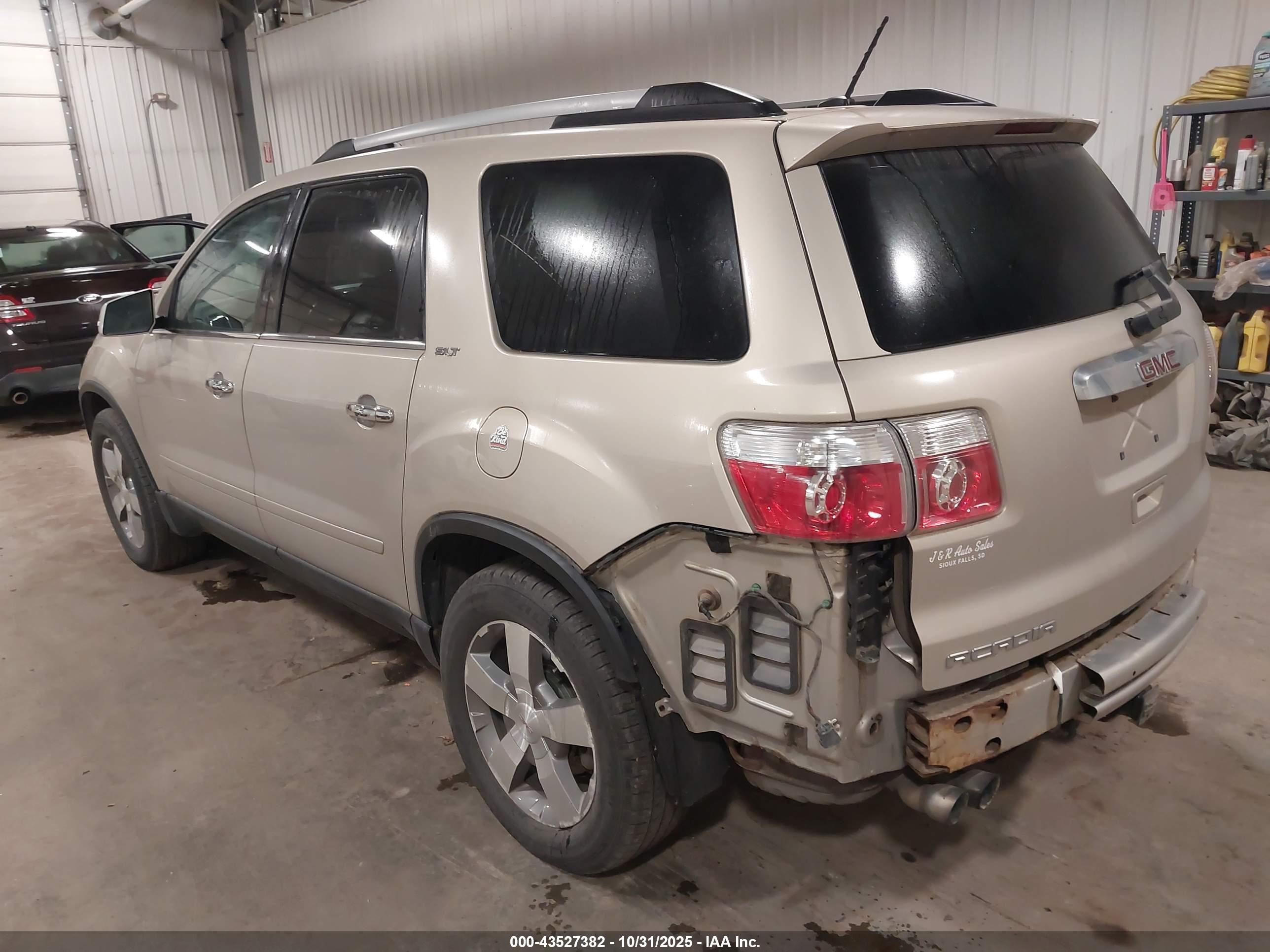 GMC ACADIA image 3