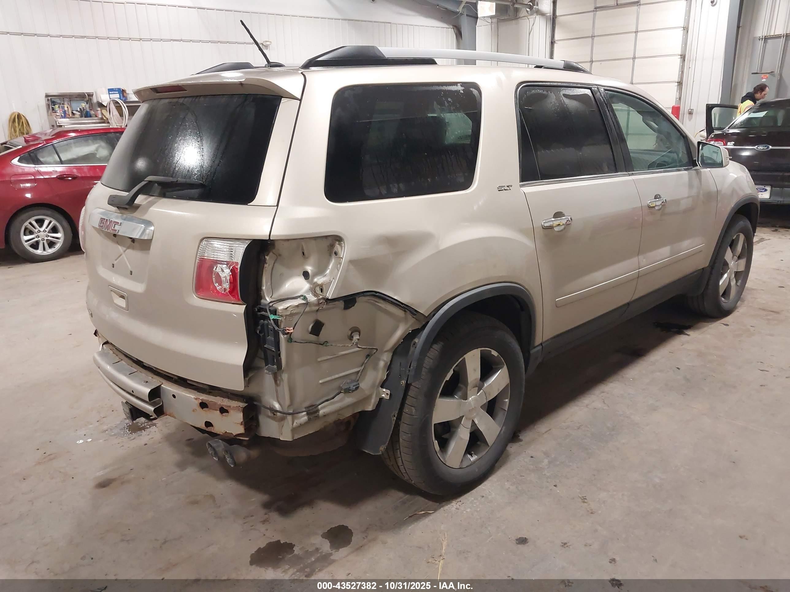 GMC ACADIA image 4