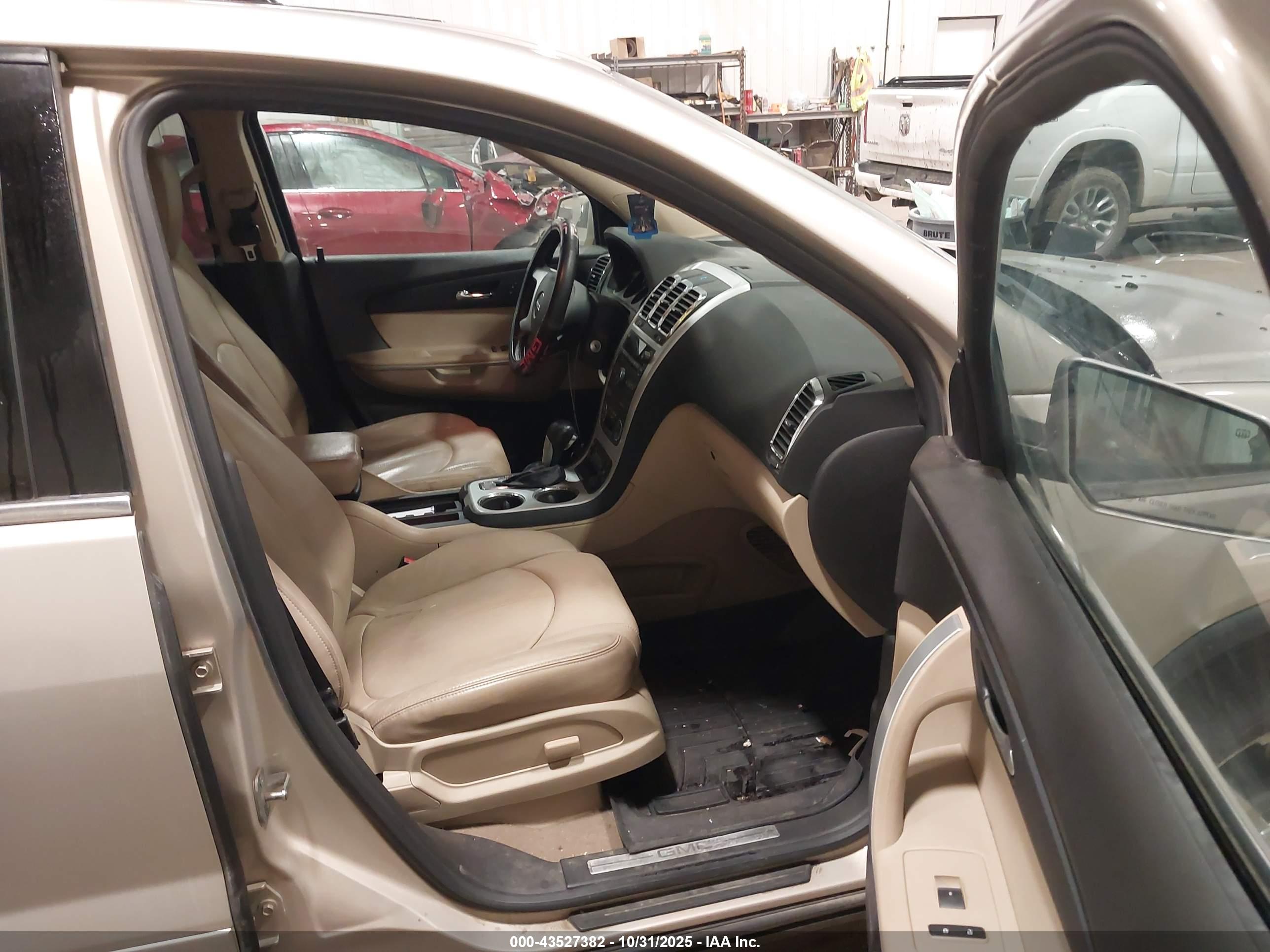 GMC ACADIA image 5