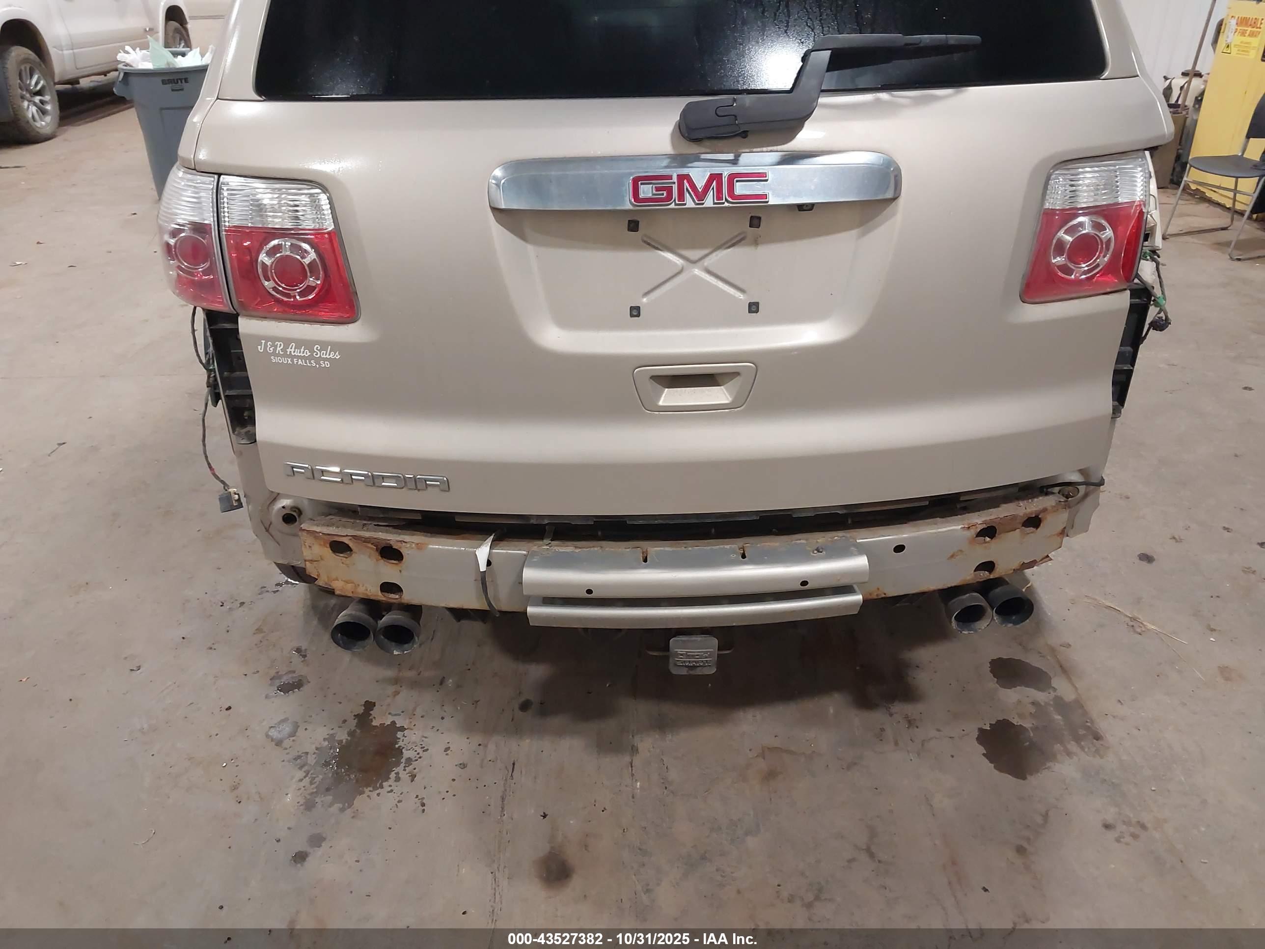 GMC ACADIA image 6