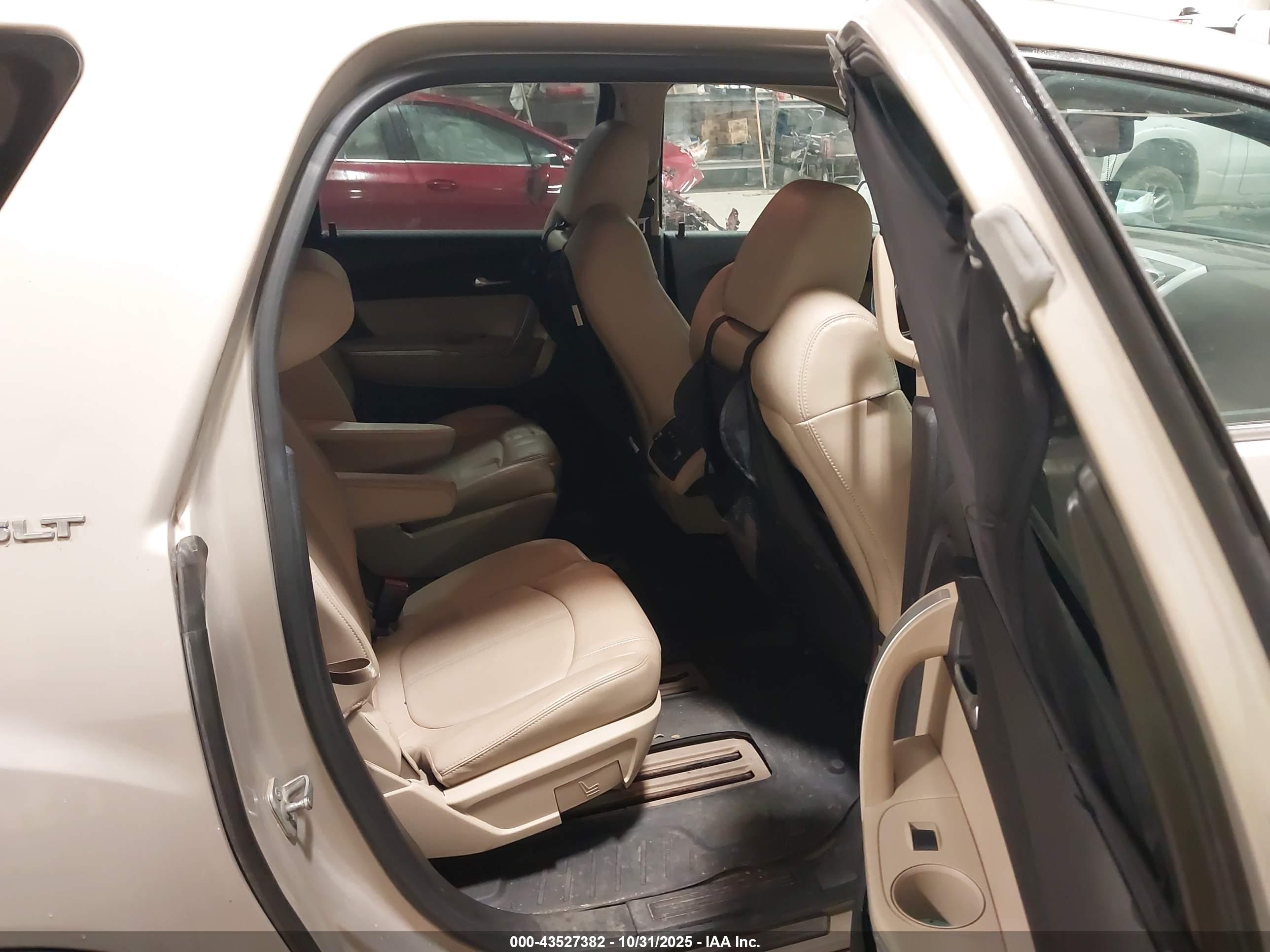 GMC ACADIA image 8