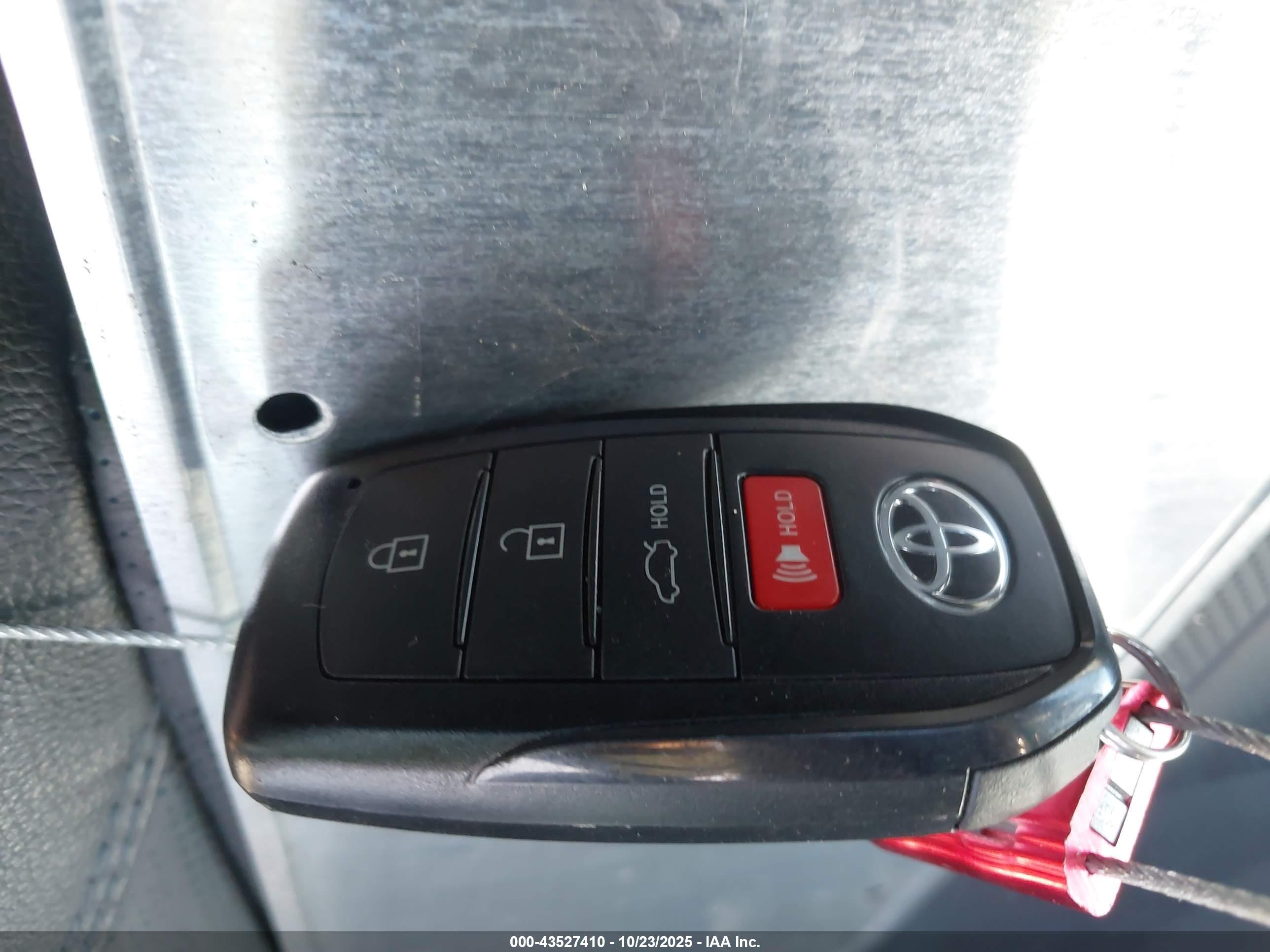 TOYOTA CAMRY image 11