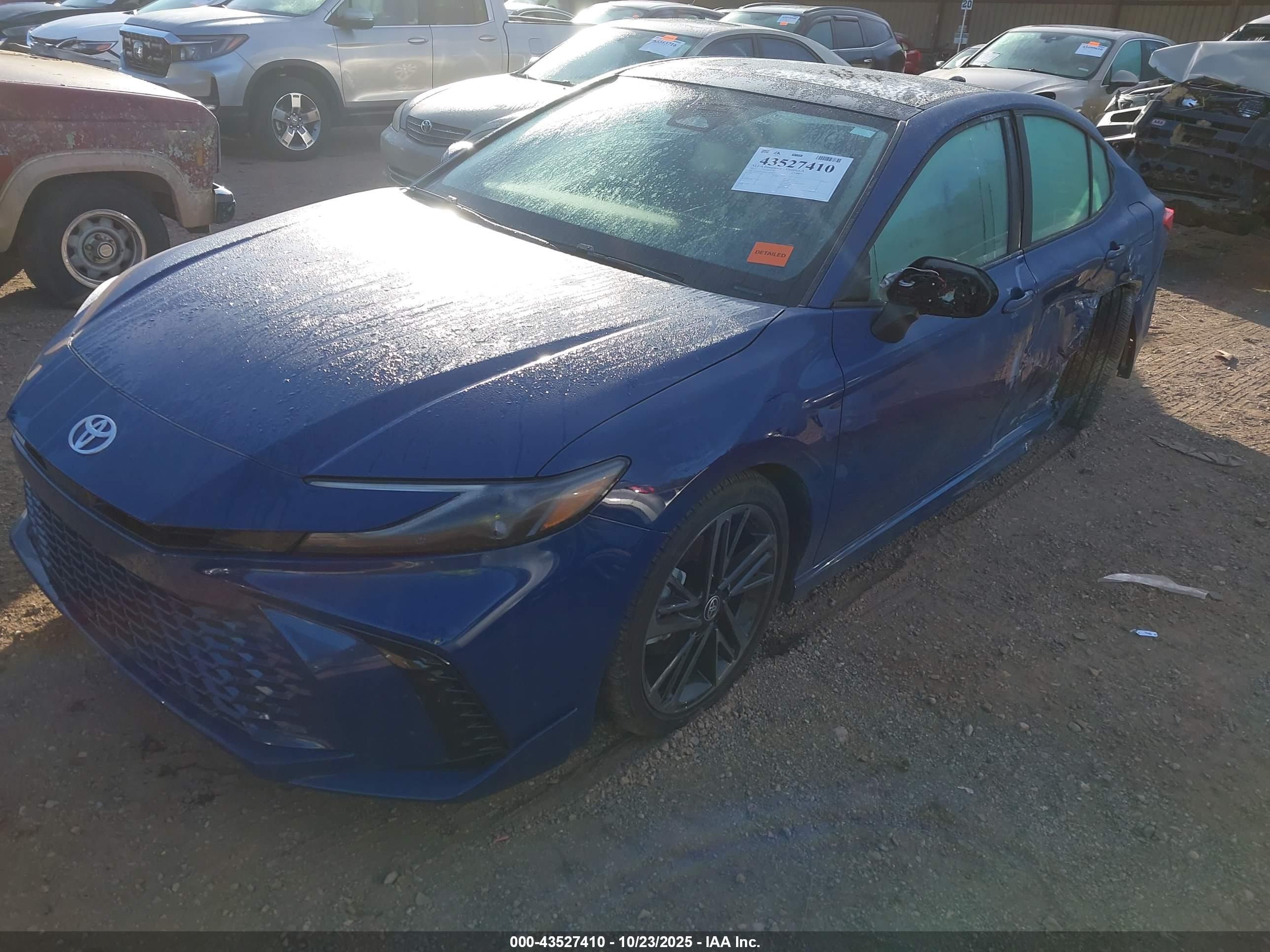 TOYOTA CAMRY image 2
