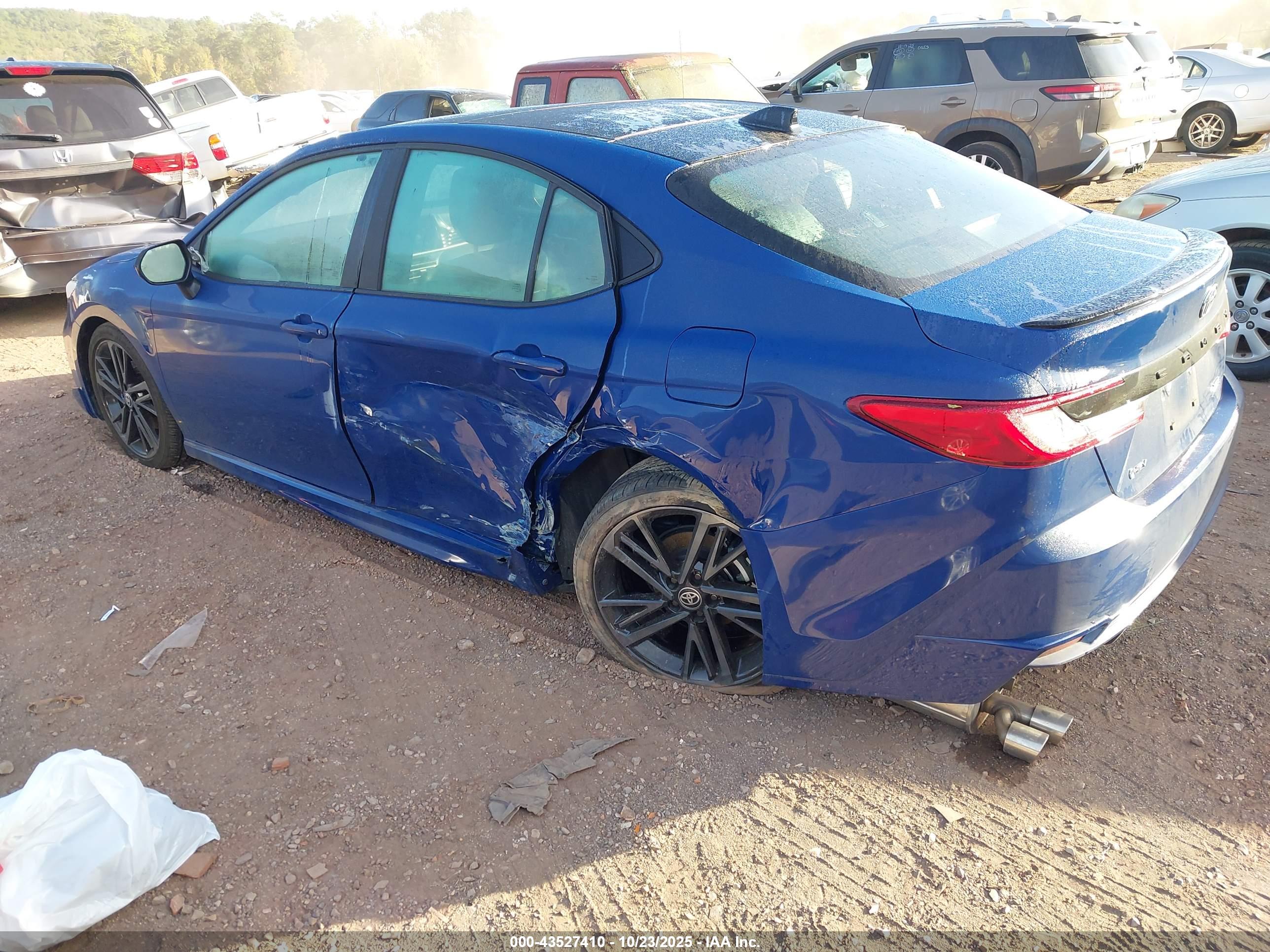 TOYOTA CAMRY image 3