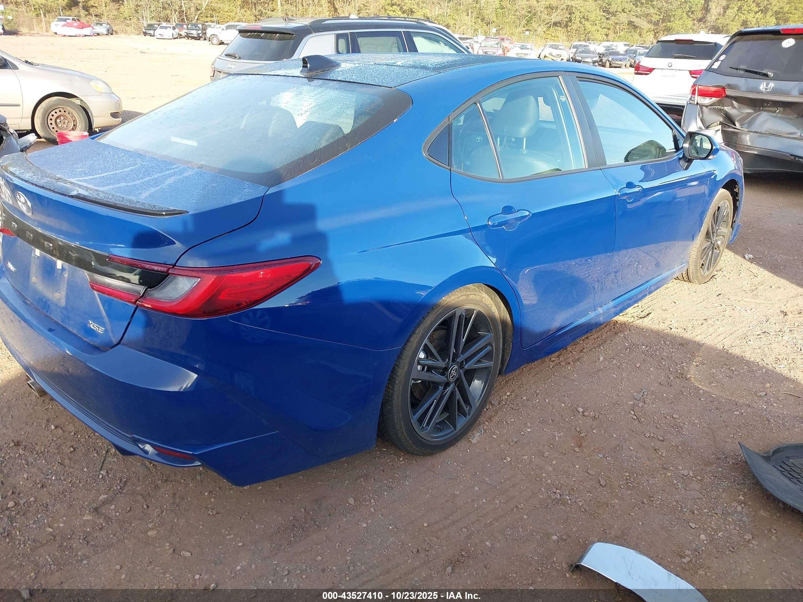 TOYOTA CAMRY image 4