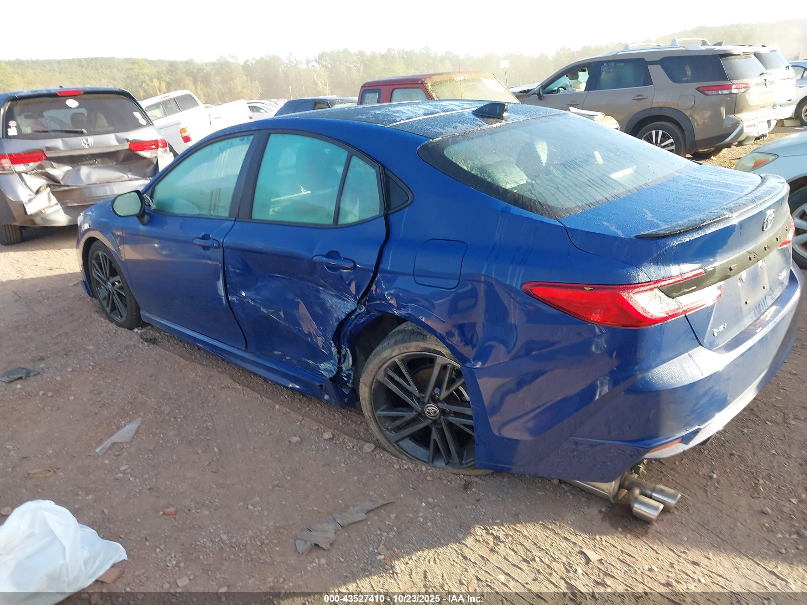 TOYOTA CAMRY image 6