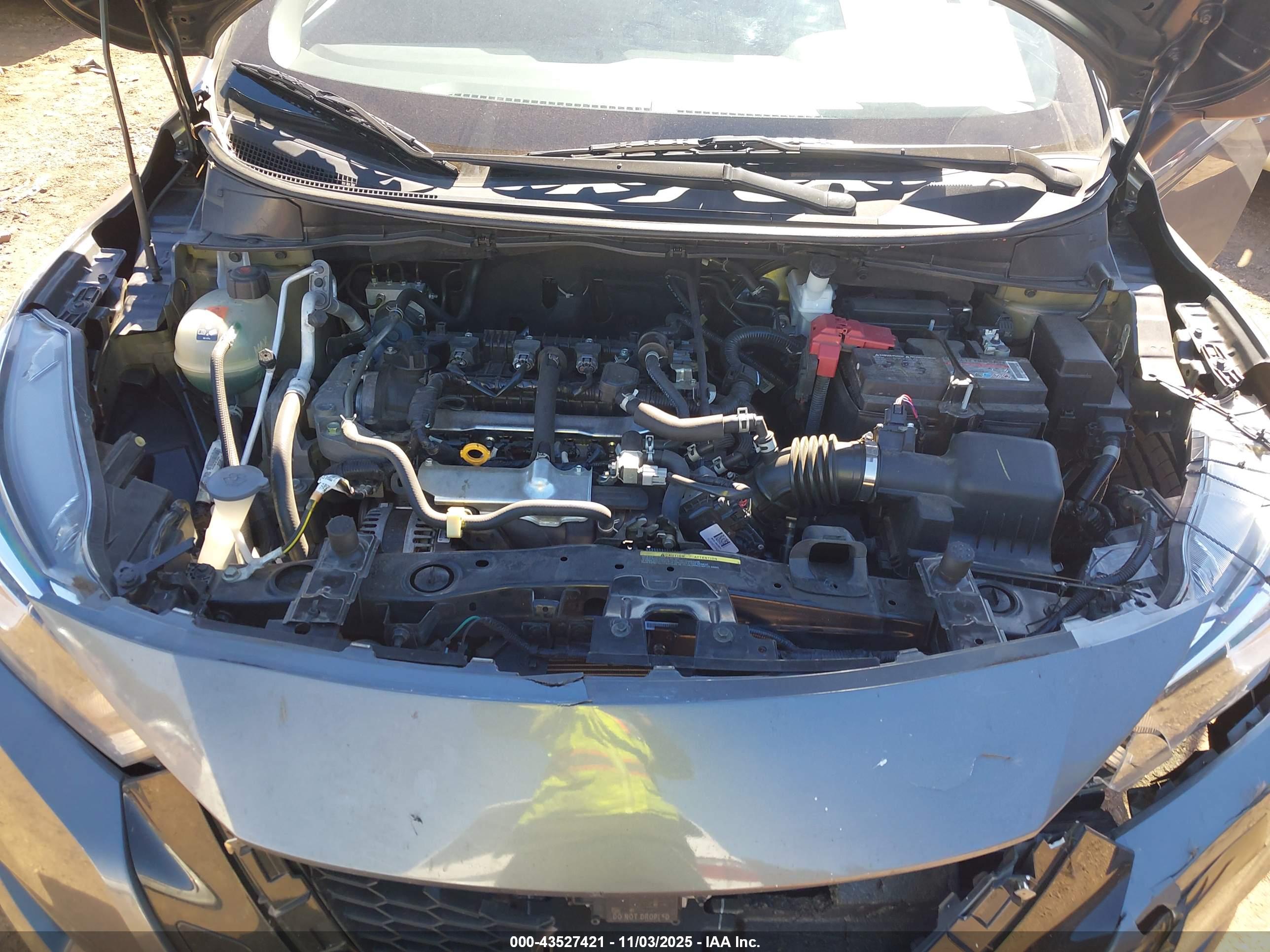NISSAN VERSA image 10