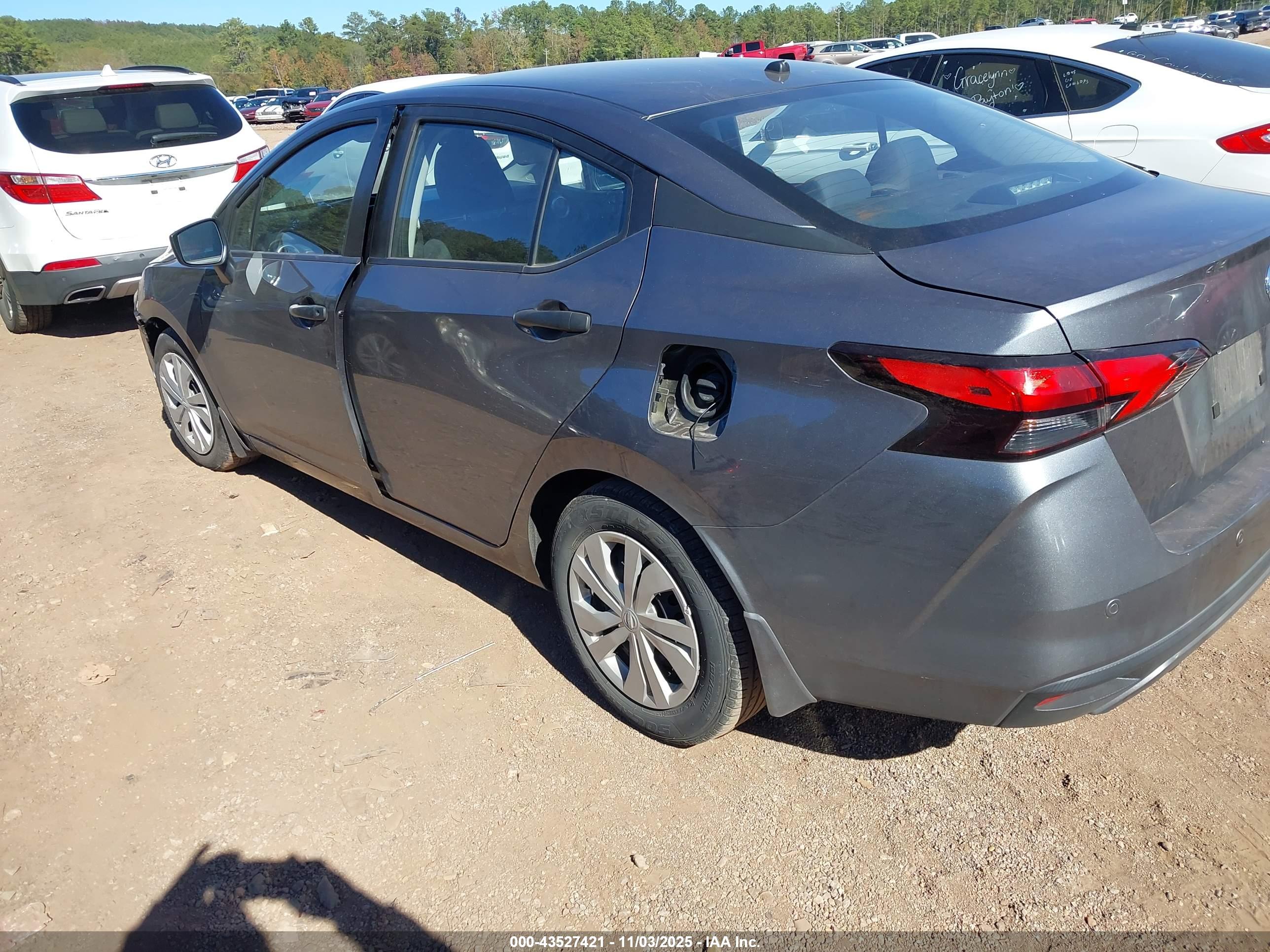 NISSAN VERSA image 3