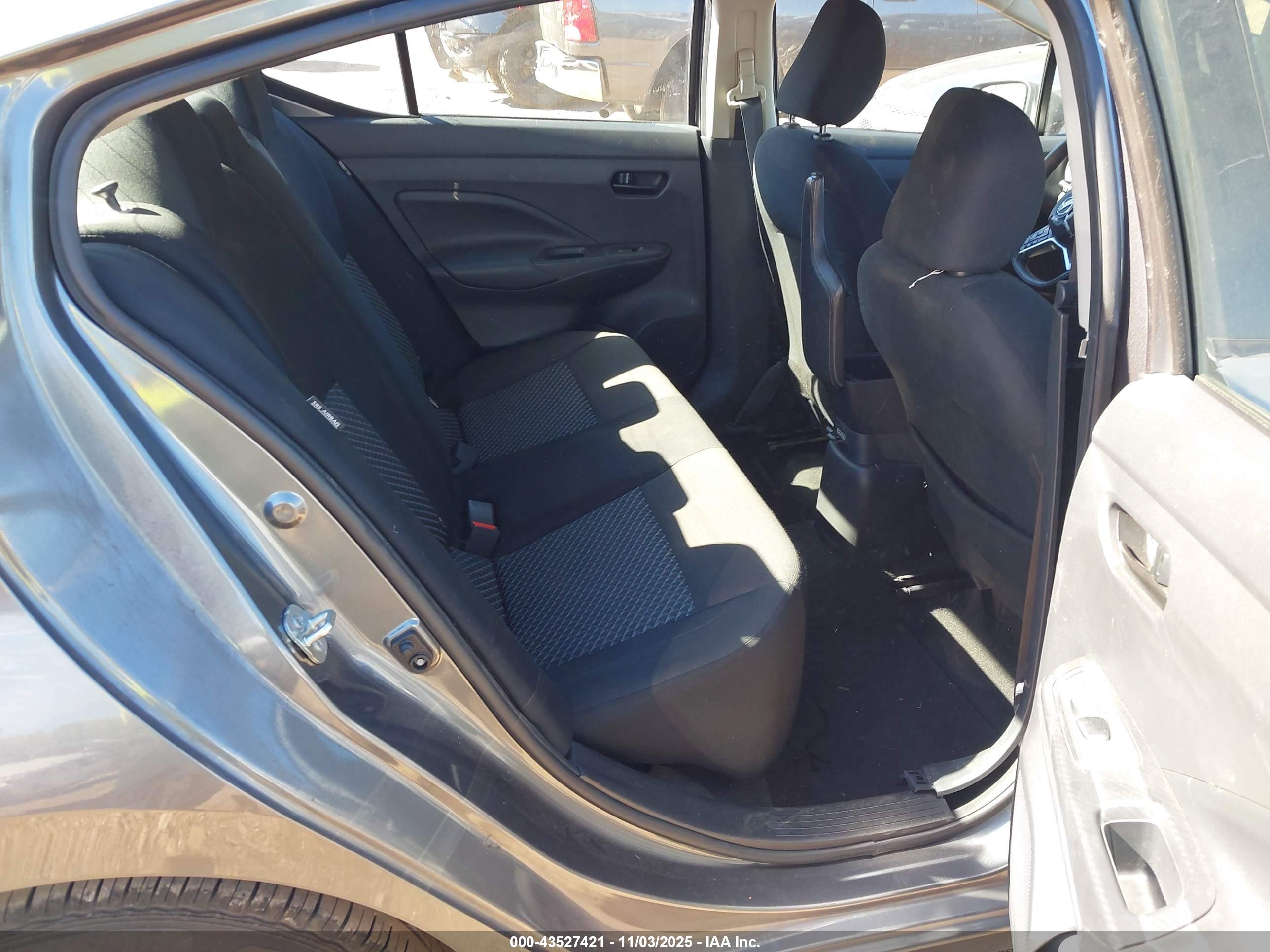 NISSAN VERSA image 8