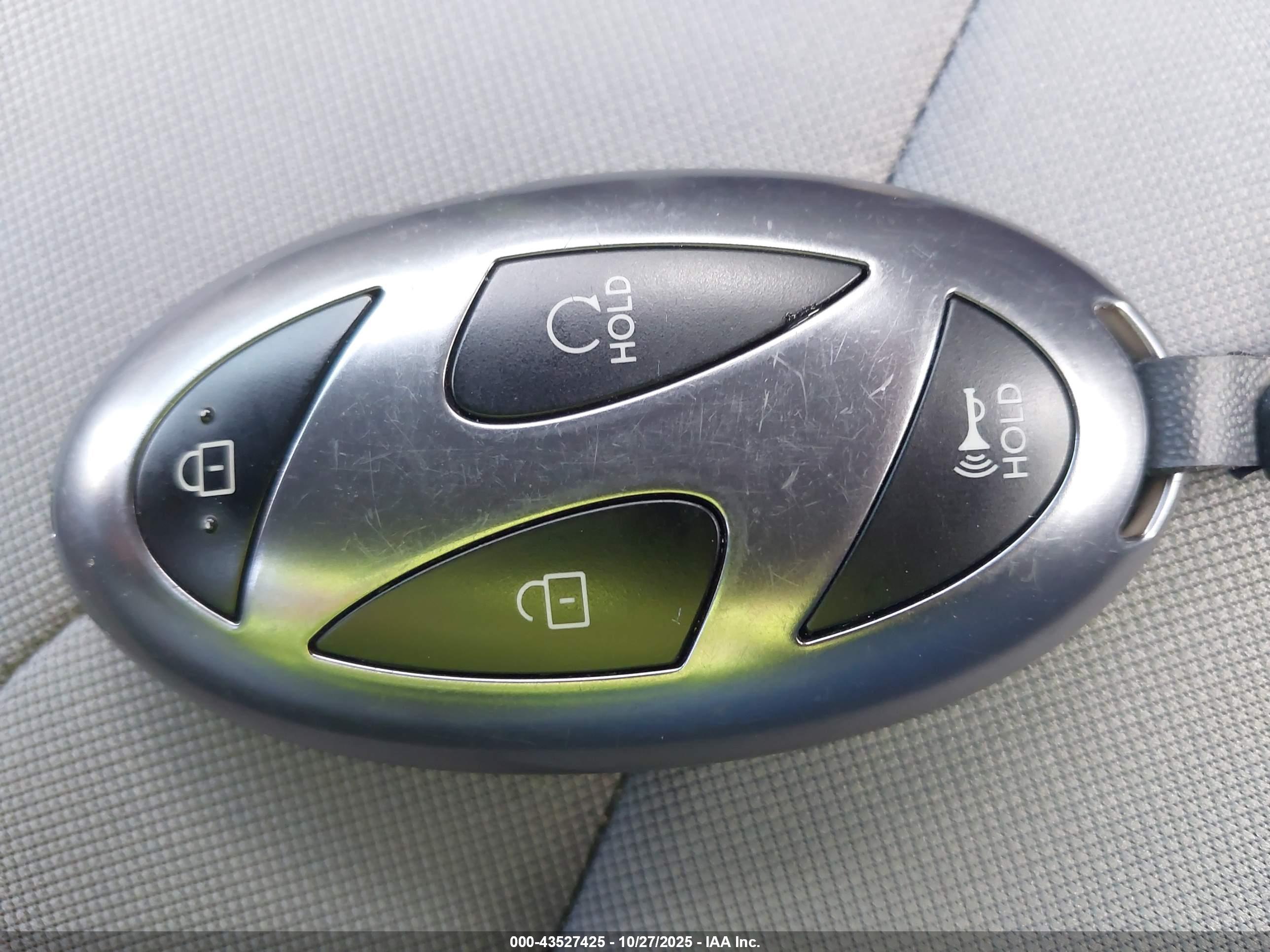 HYUNDAI ELANTRA image 11
