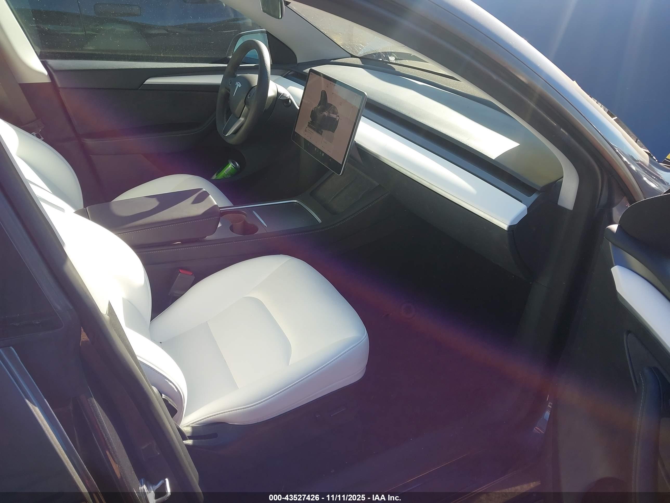 TESLA MODEL image 5