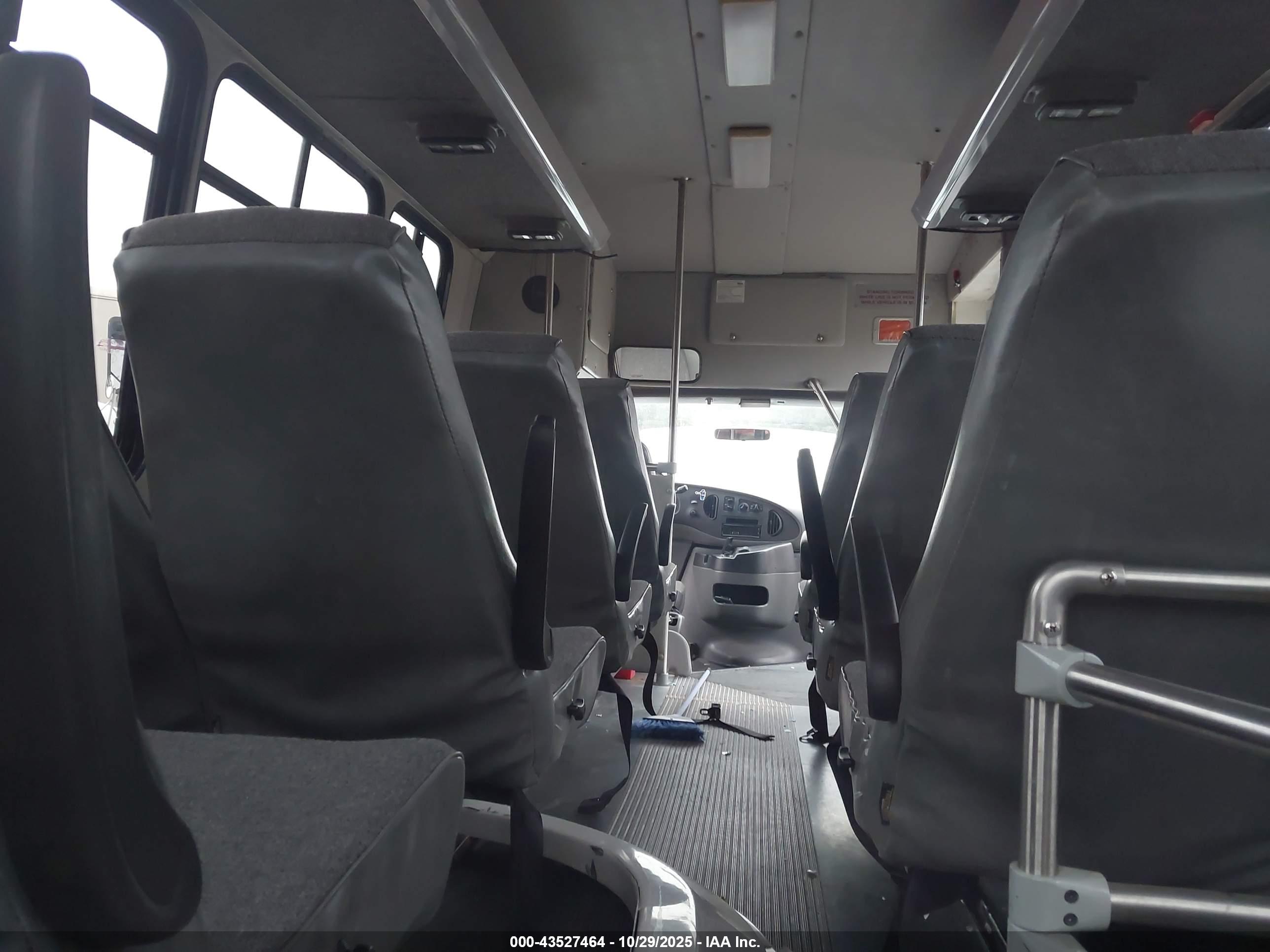 FORD E-350 image 7