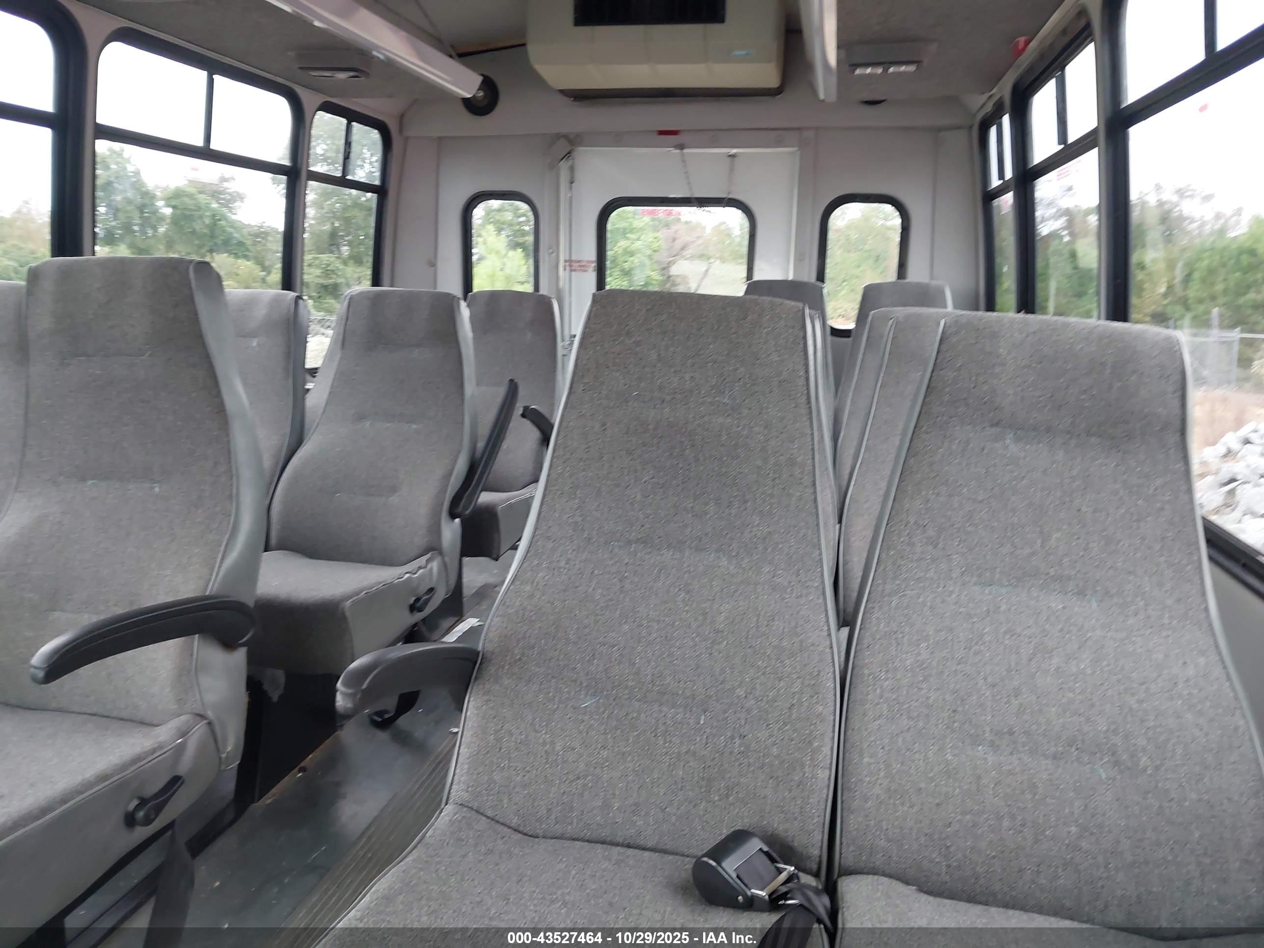 FORD E-350 image 8