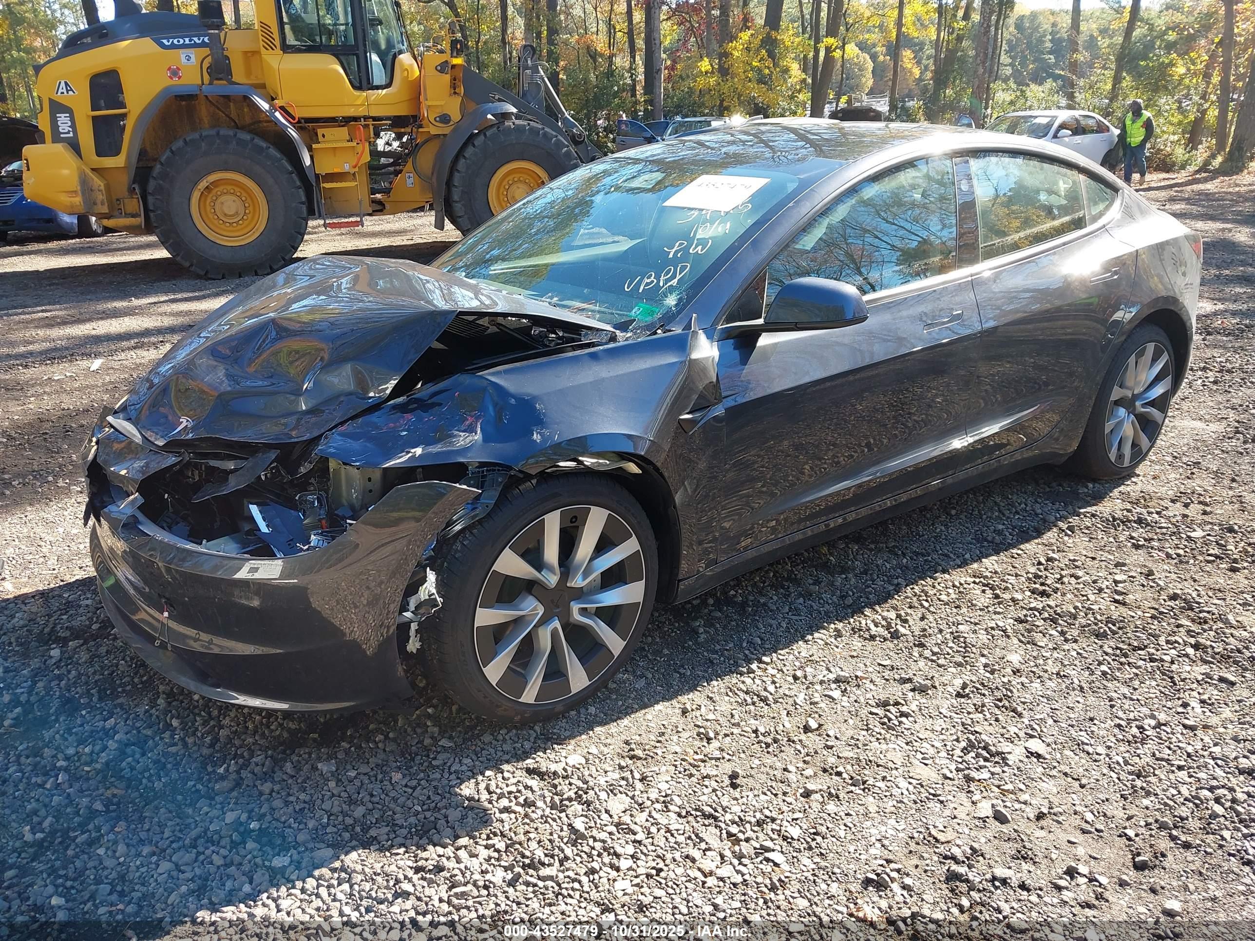 TESLA MODEL image 2