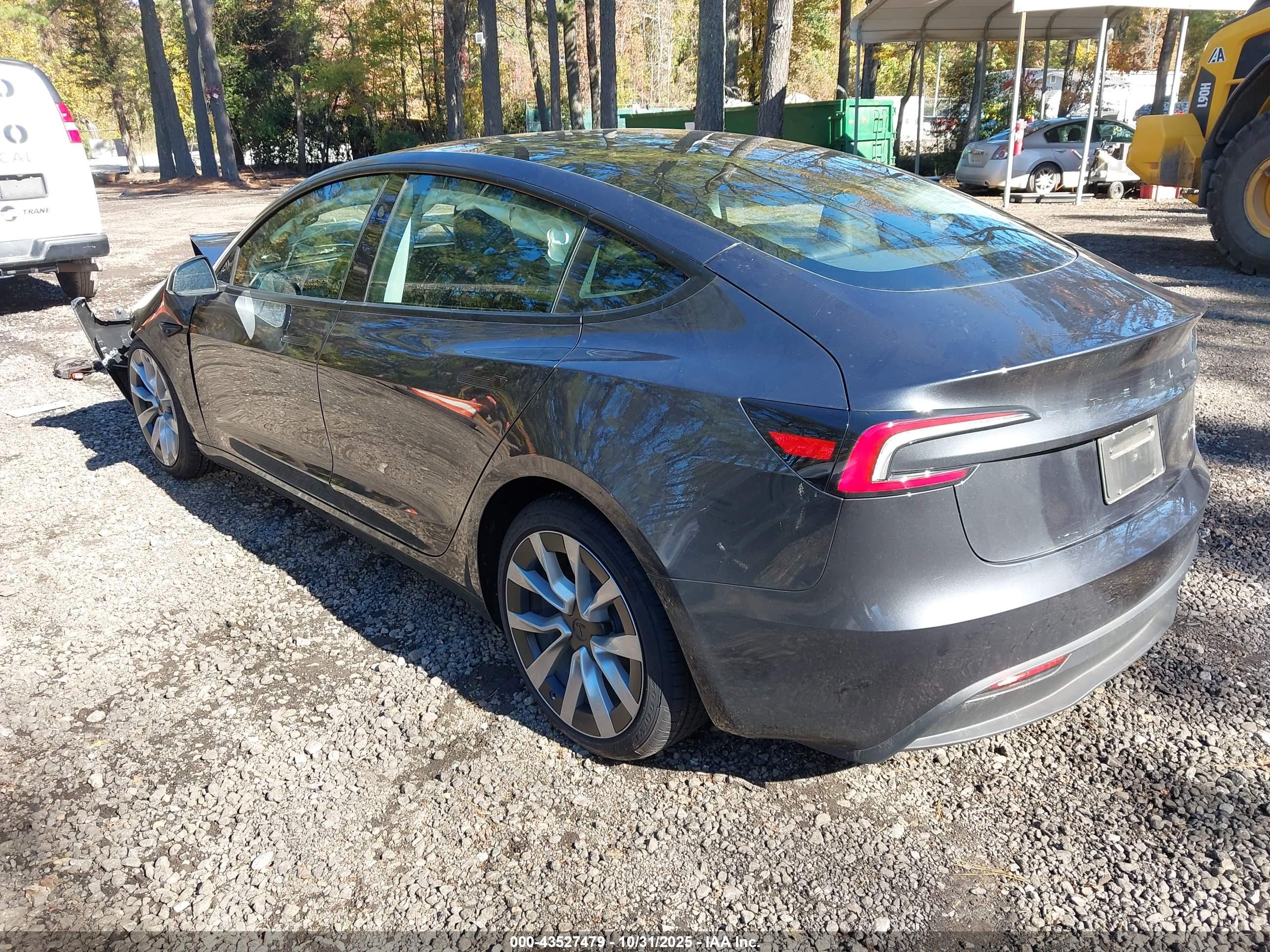 TESLA MODEL image 3
