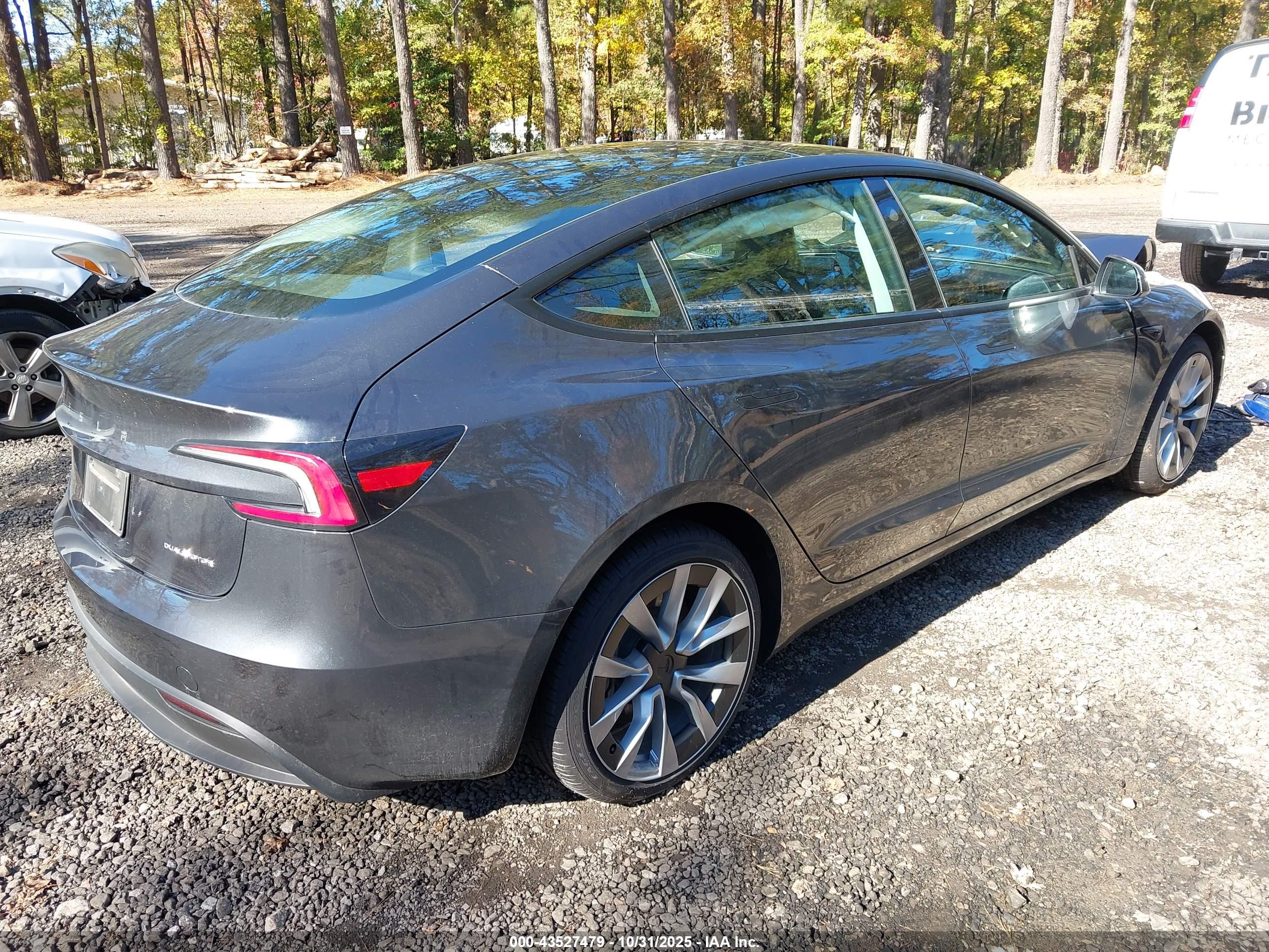 TESLA MODEL image 4