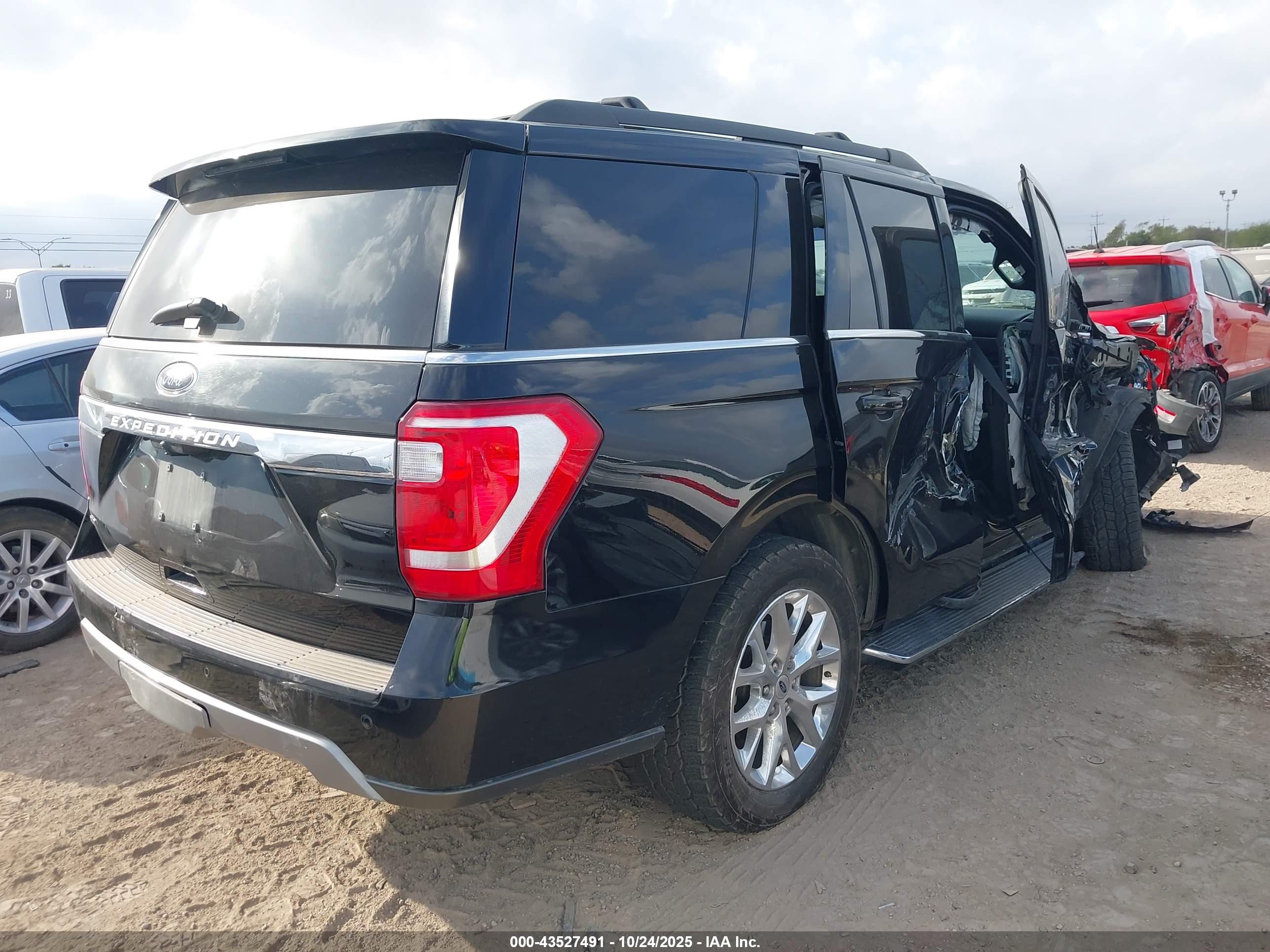 FORD EXPEDITION image 4