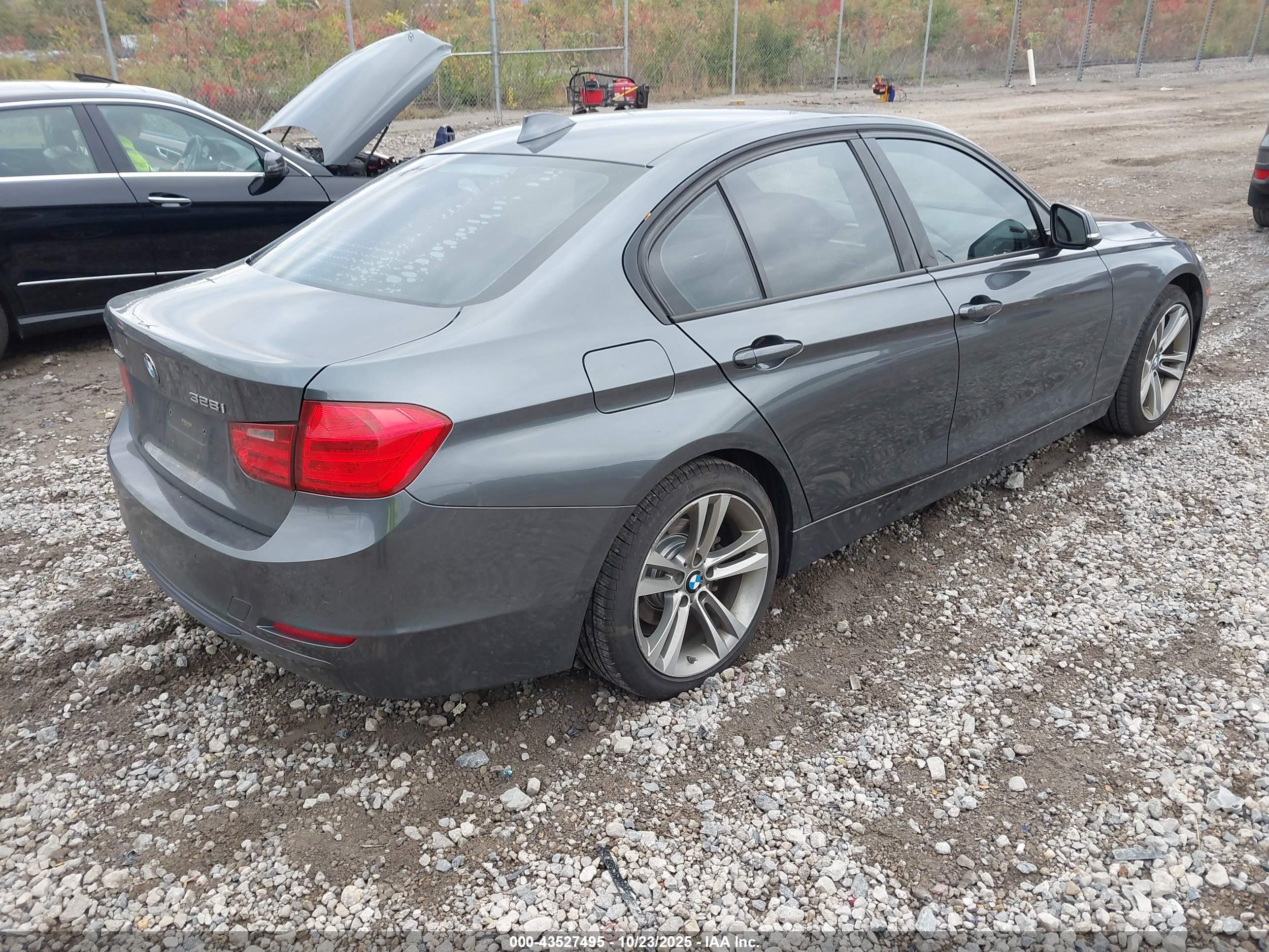 BMW 328I image 4