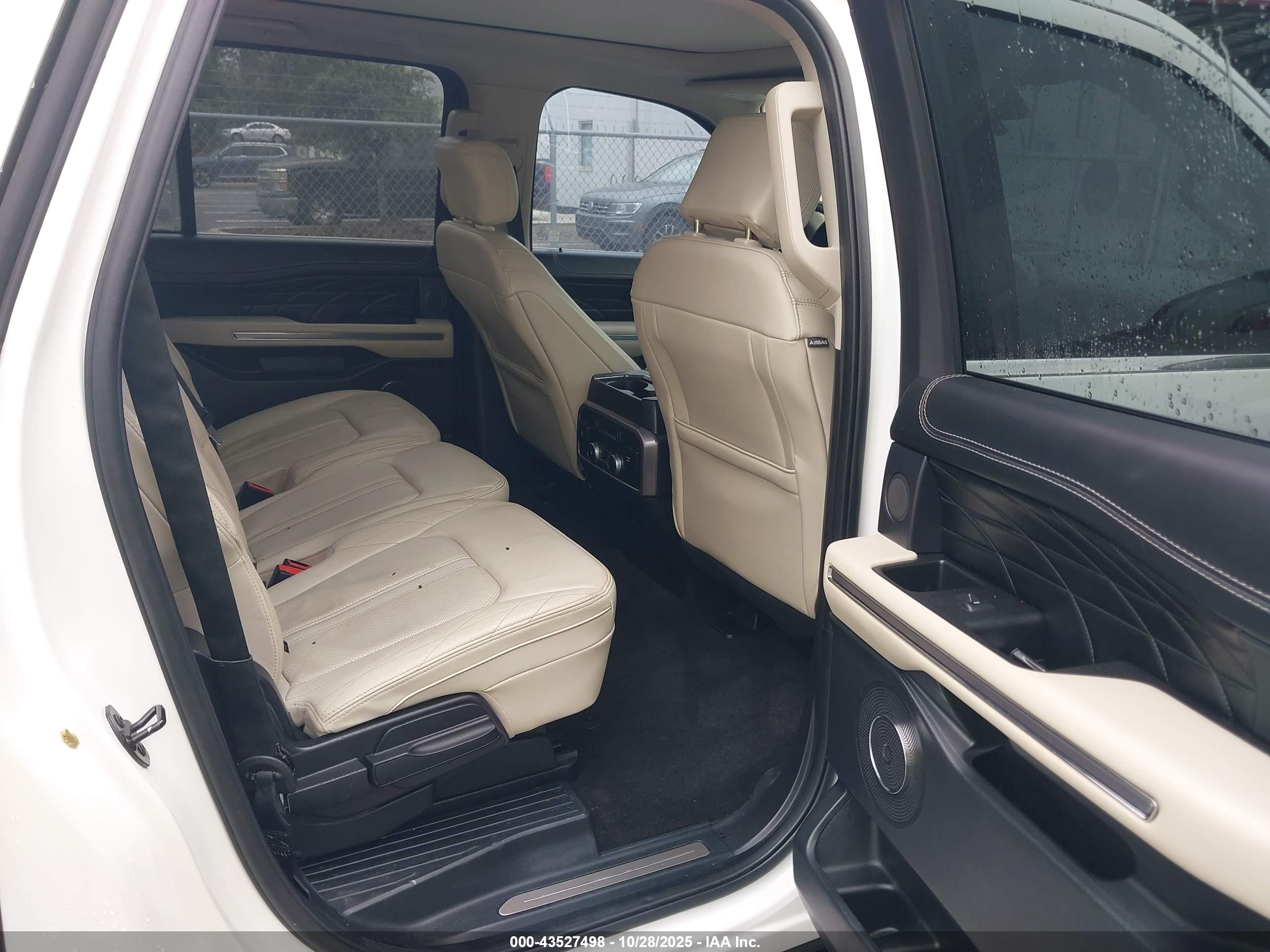 FORD EXPEDITION image 8
