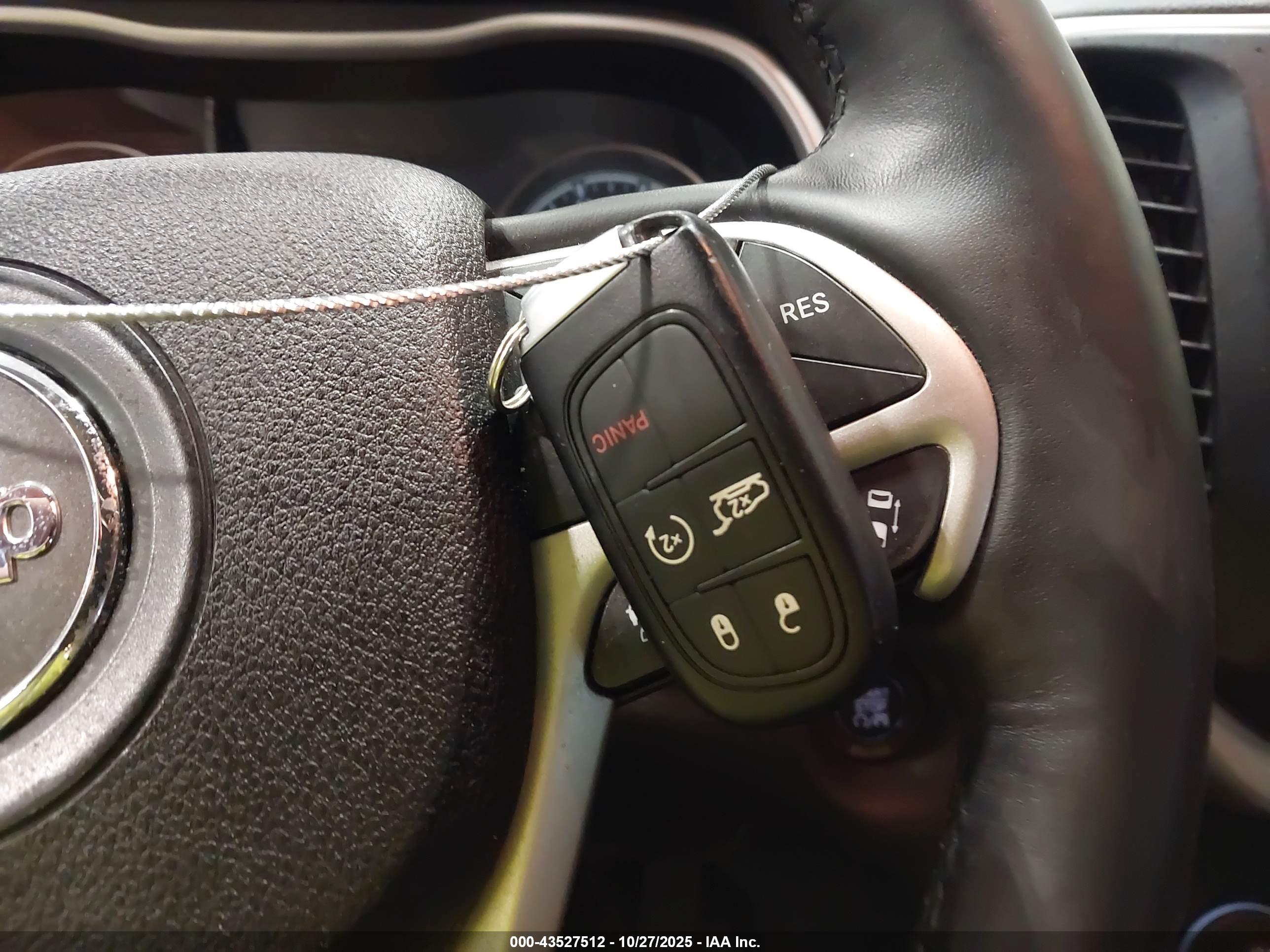 JEEP CHEROKEE image 11