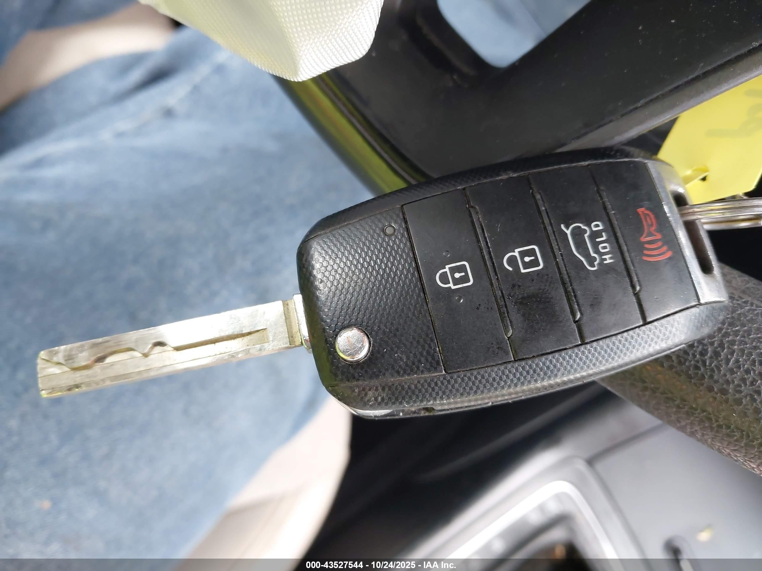 KIA SORENTO image 11