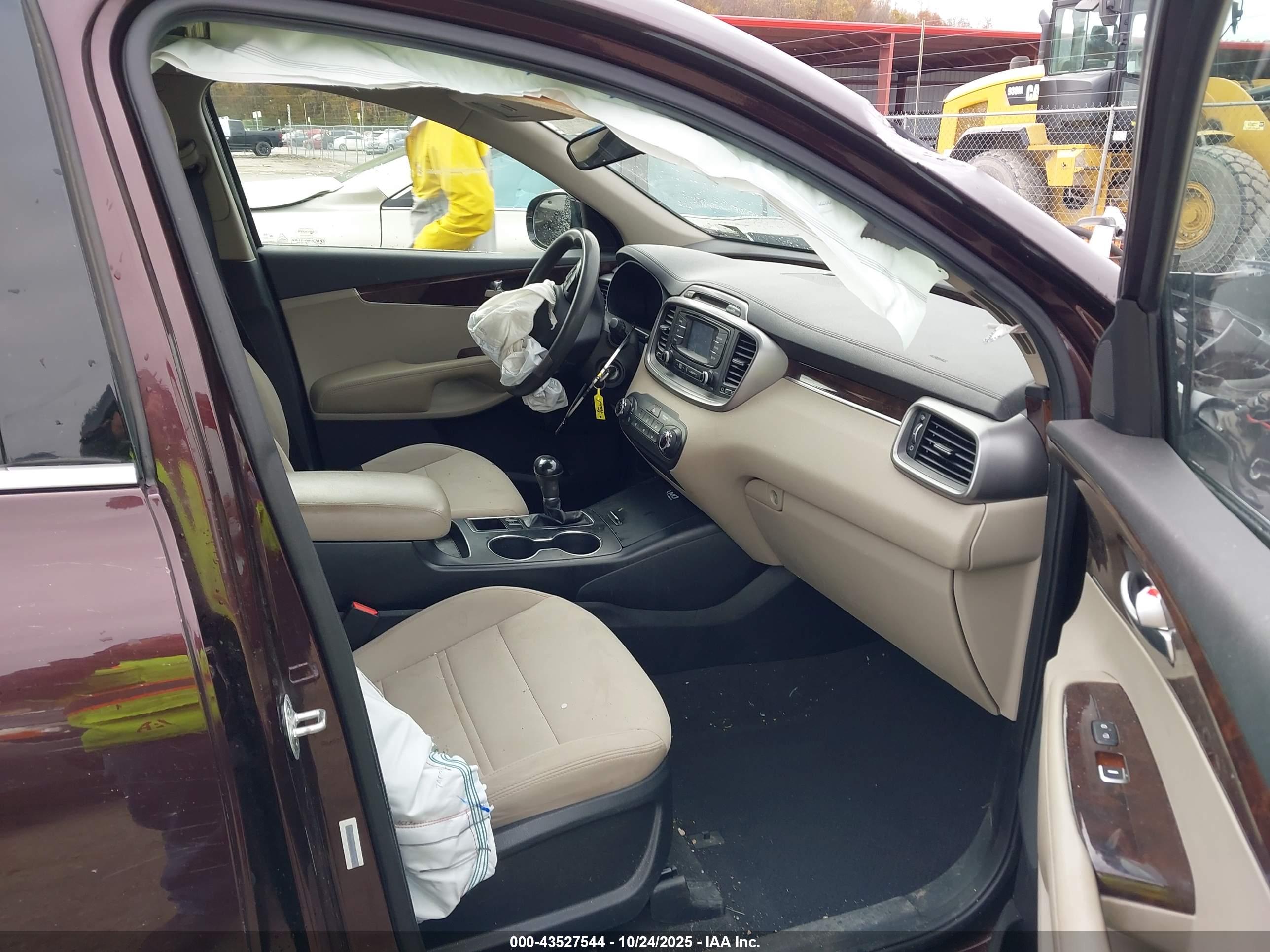 KIA SORENTO image 5