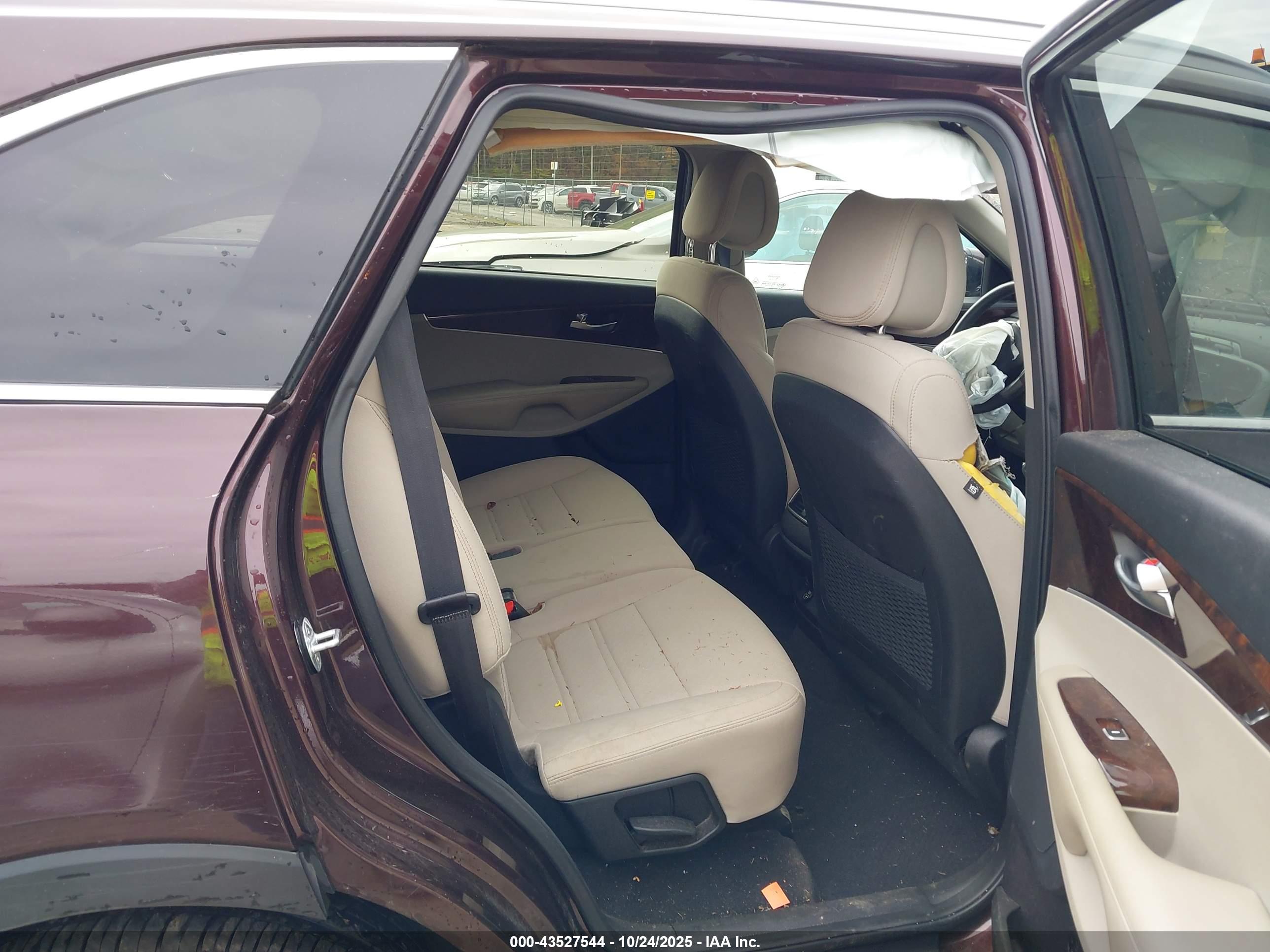 KIA SORENTO image 8