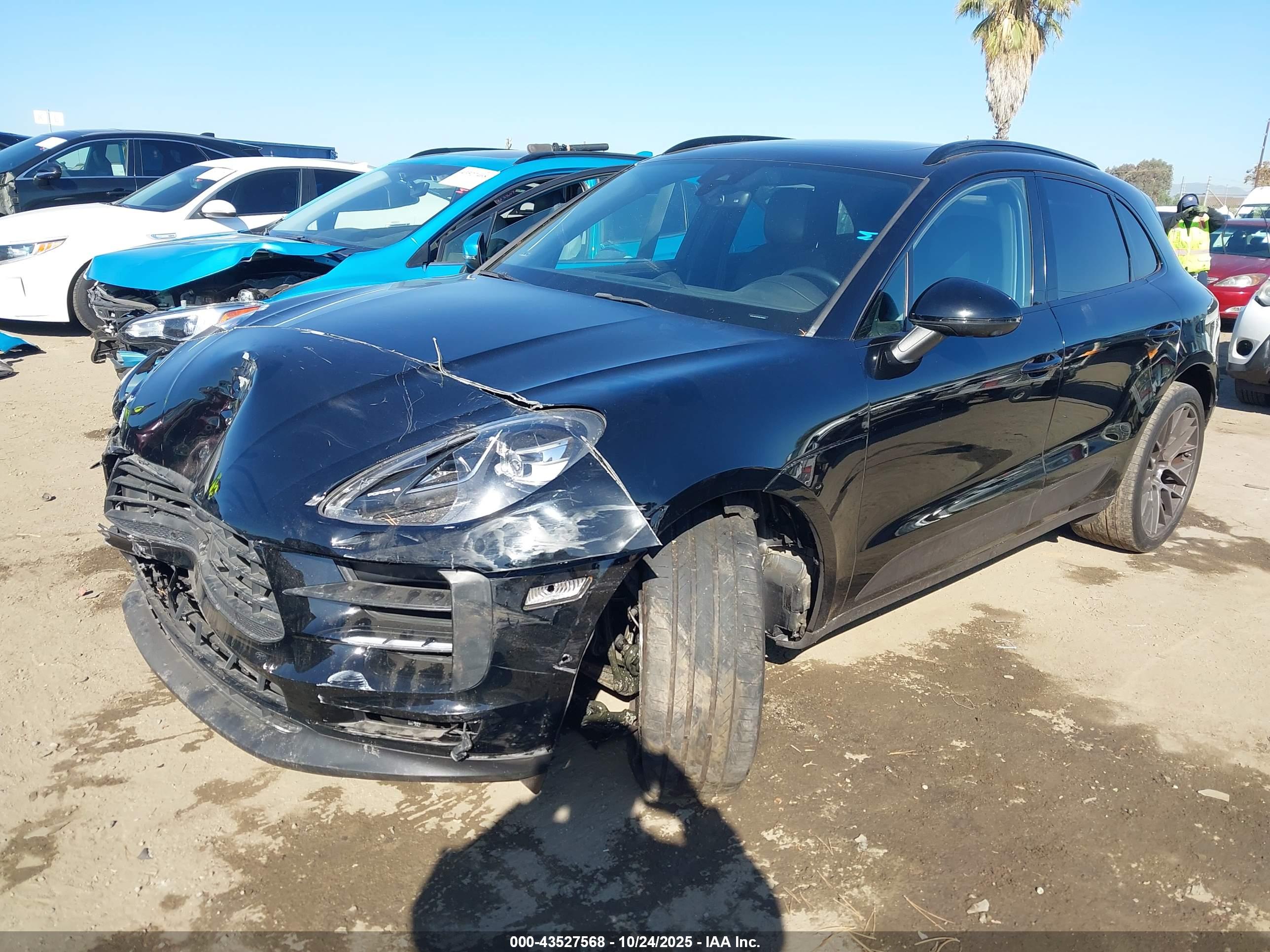 PORSCHE MACAN image 2