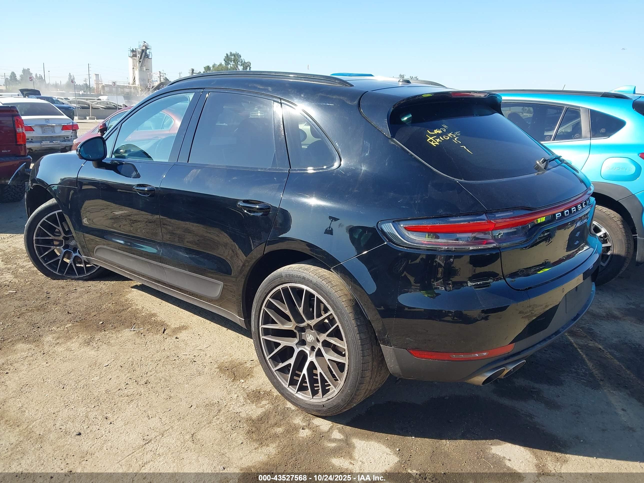 PORSCHE MACAN image 3