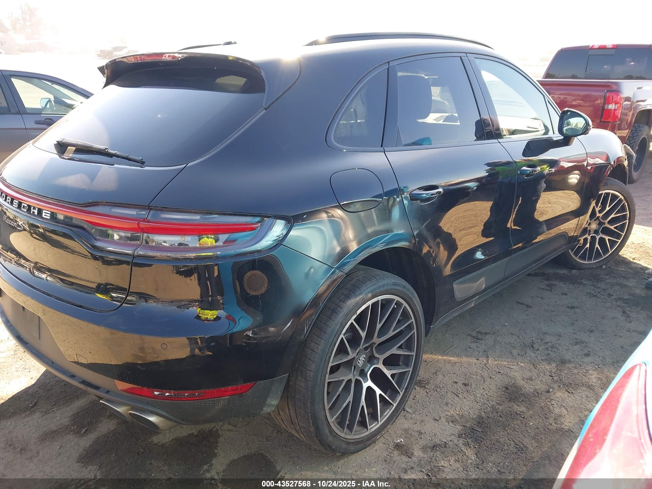 PORSCHE MACAN image 4