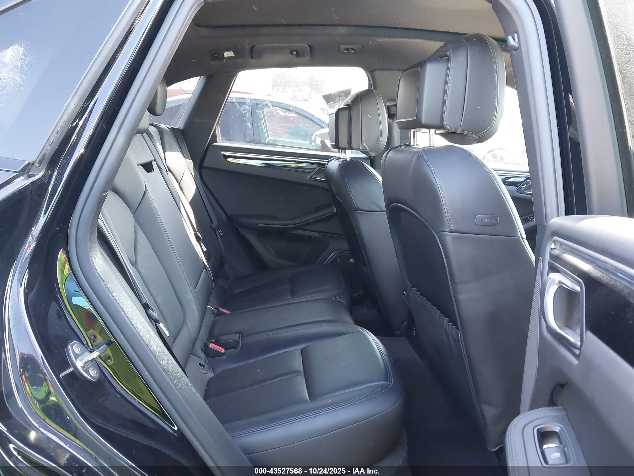 PORSCHE MACAN image 8