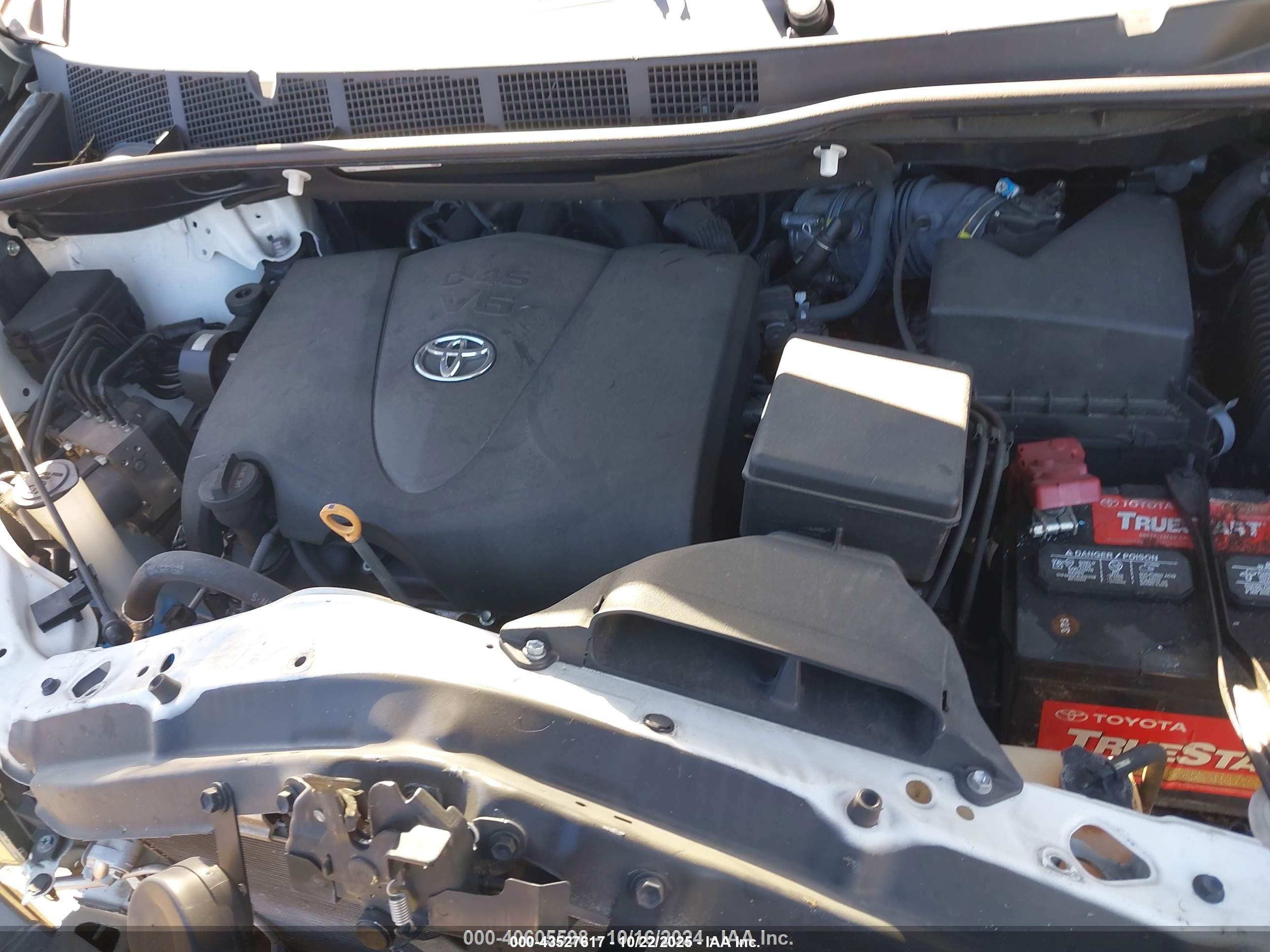 TOYOTA SIENNA image 10