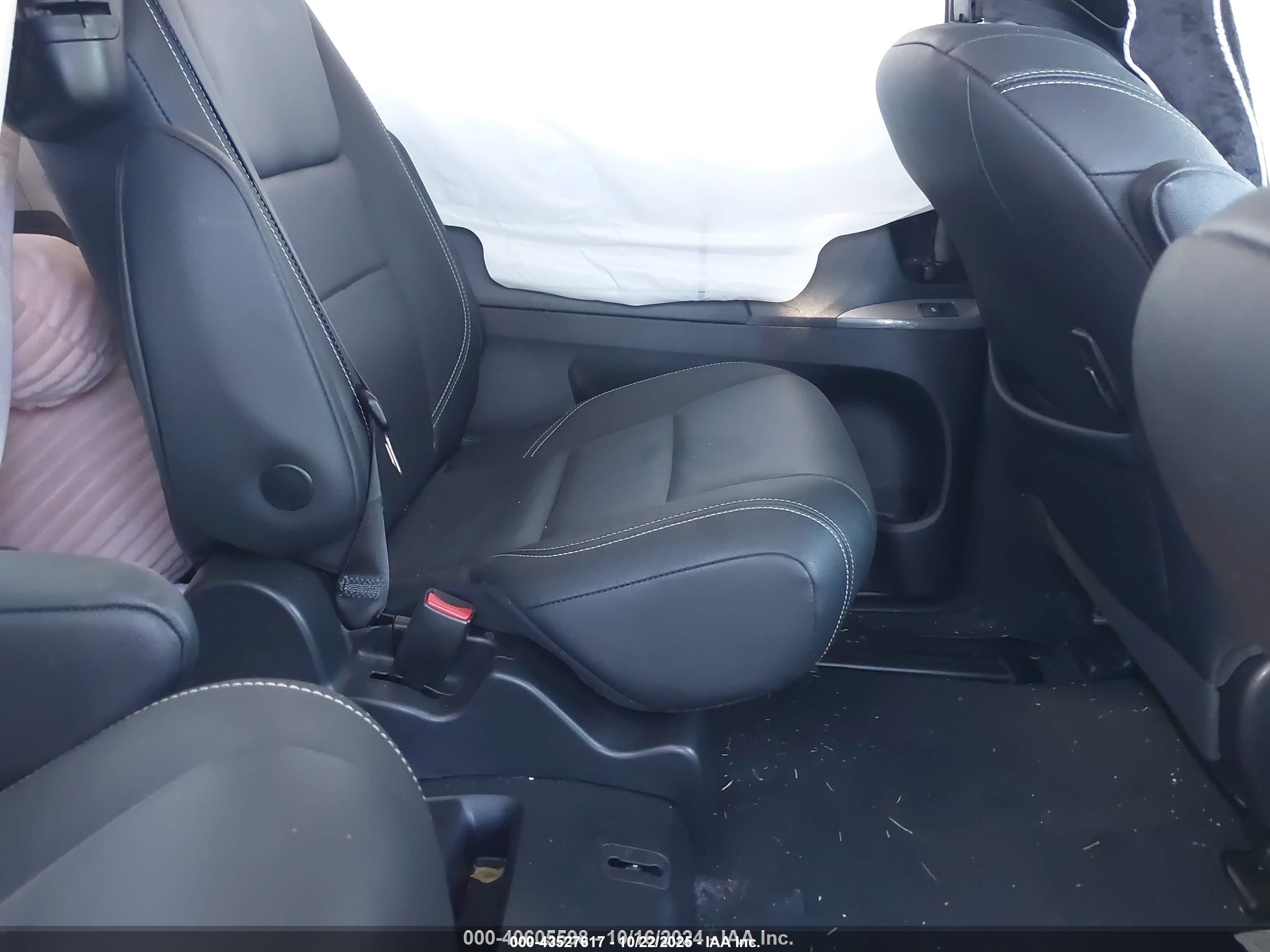 TOYOTA SIENNA image 8