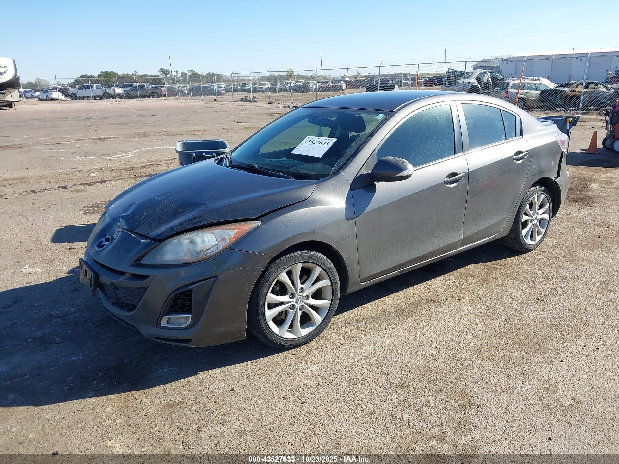 MAZDA MAZDA3 image 2