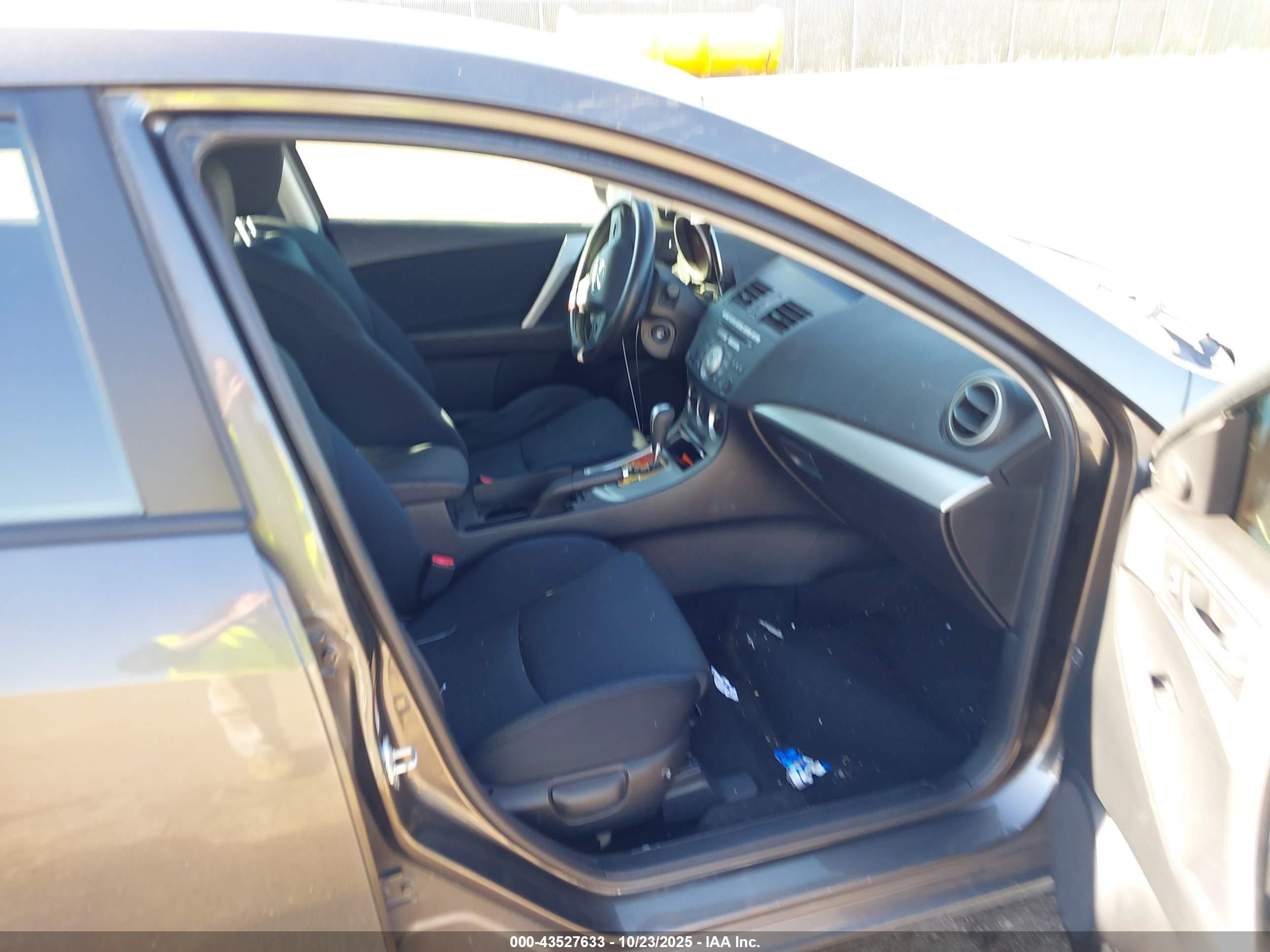 MAZDA MAZDA3 image 5
