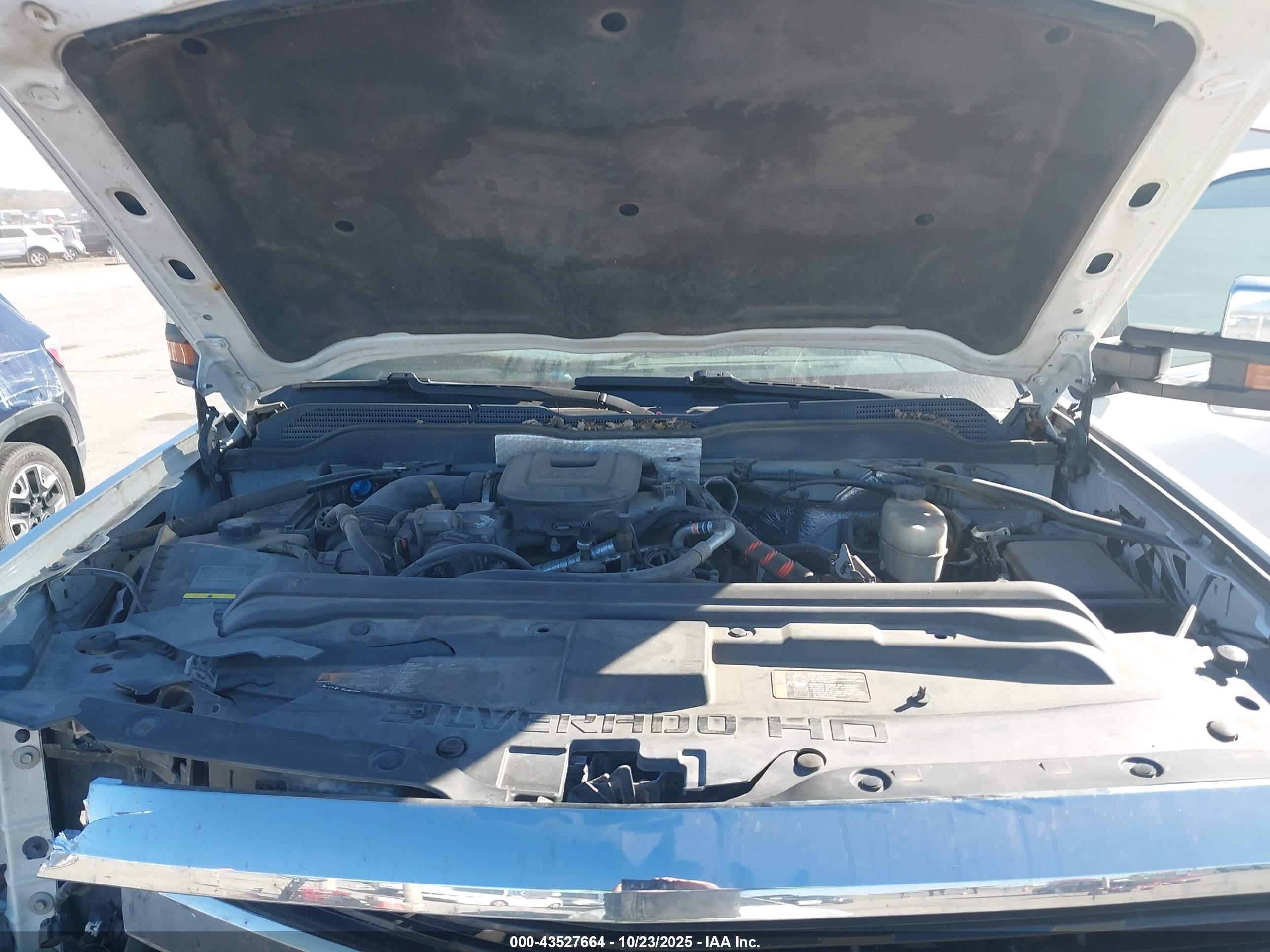 CHEVROLET SILVERADO image 10