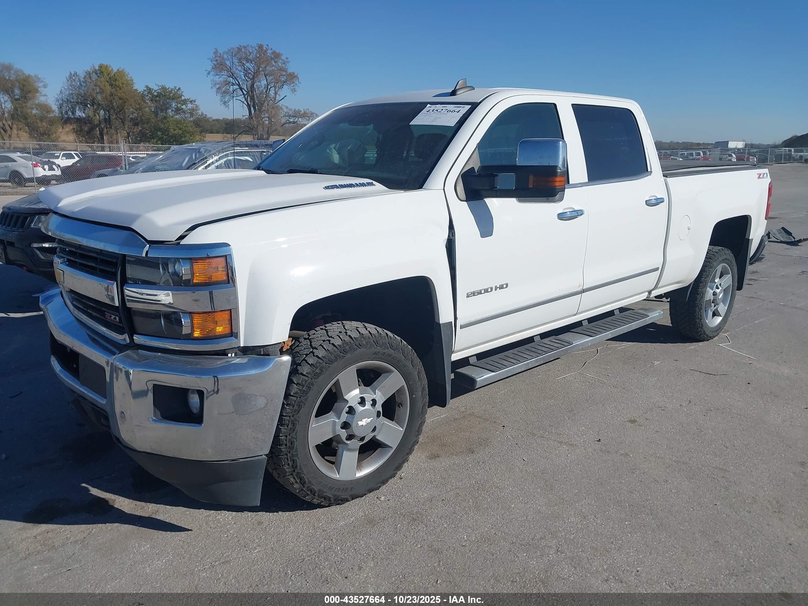 CHEVROLET SILVERADO image 2