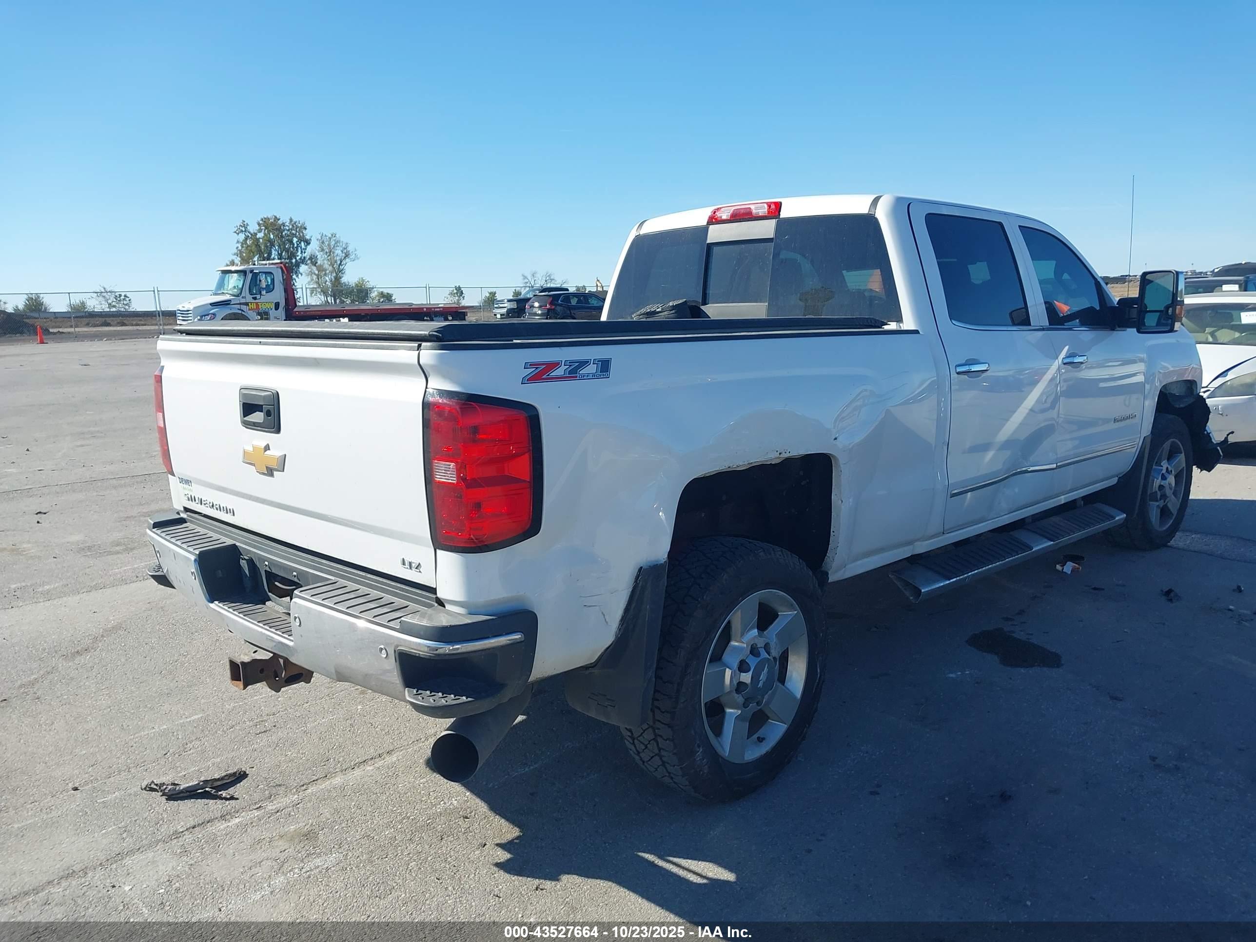 CHEVROLET SILVERADO image 4