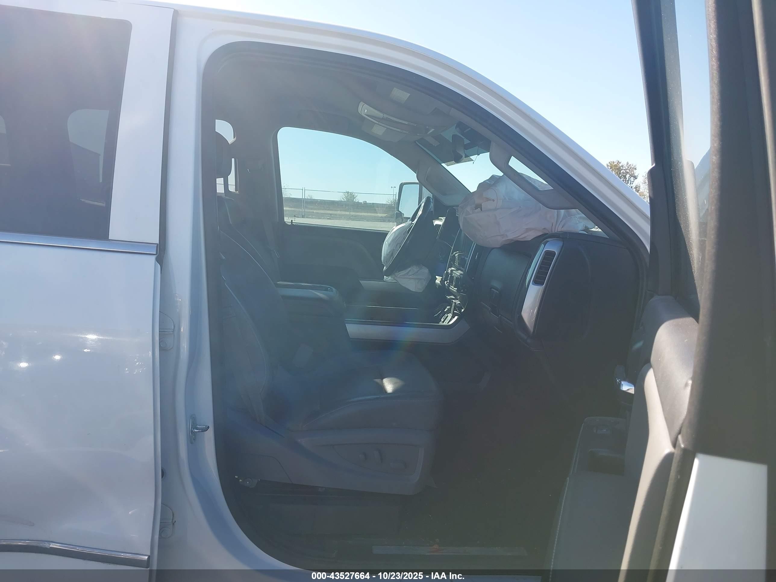 CHEVROLET SILVERADO image 5