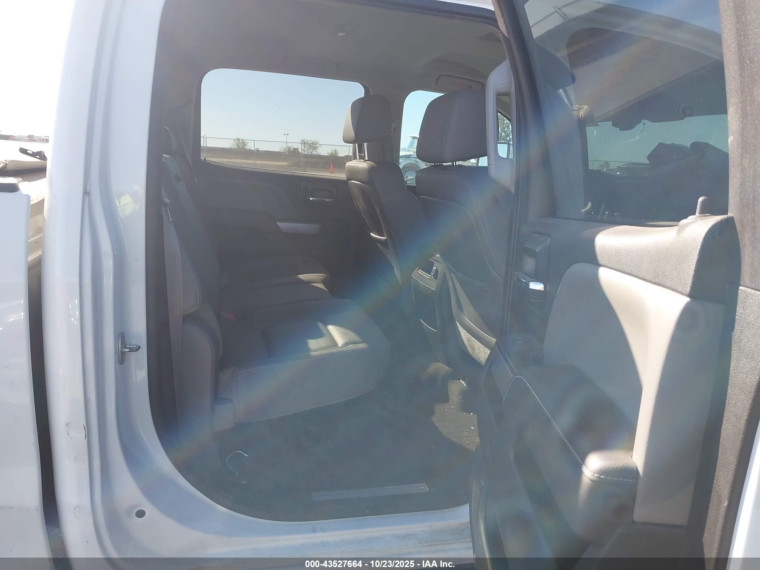 CHEVROLET SILVERADO image 8
