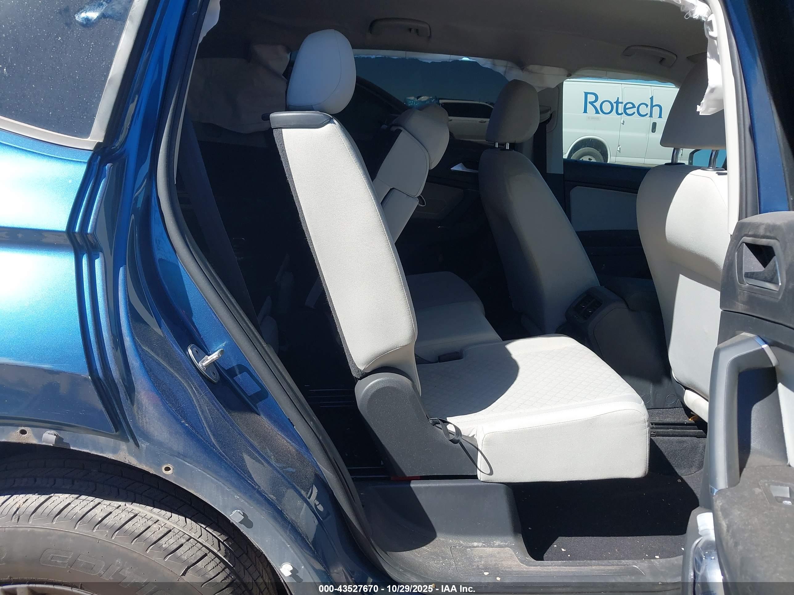 VOLKSWAGEN TIGUAN image 8