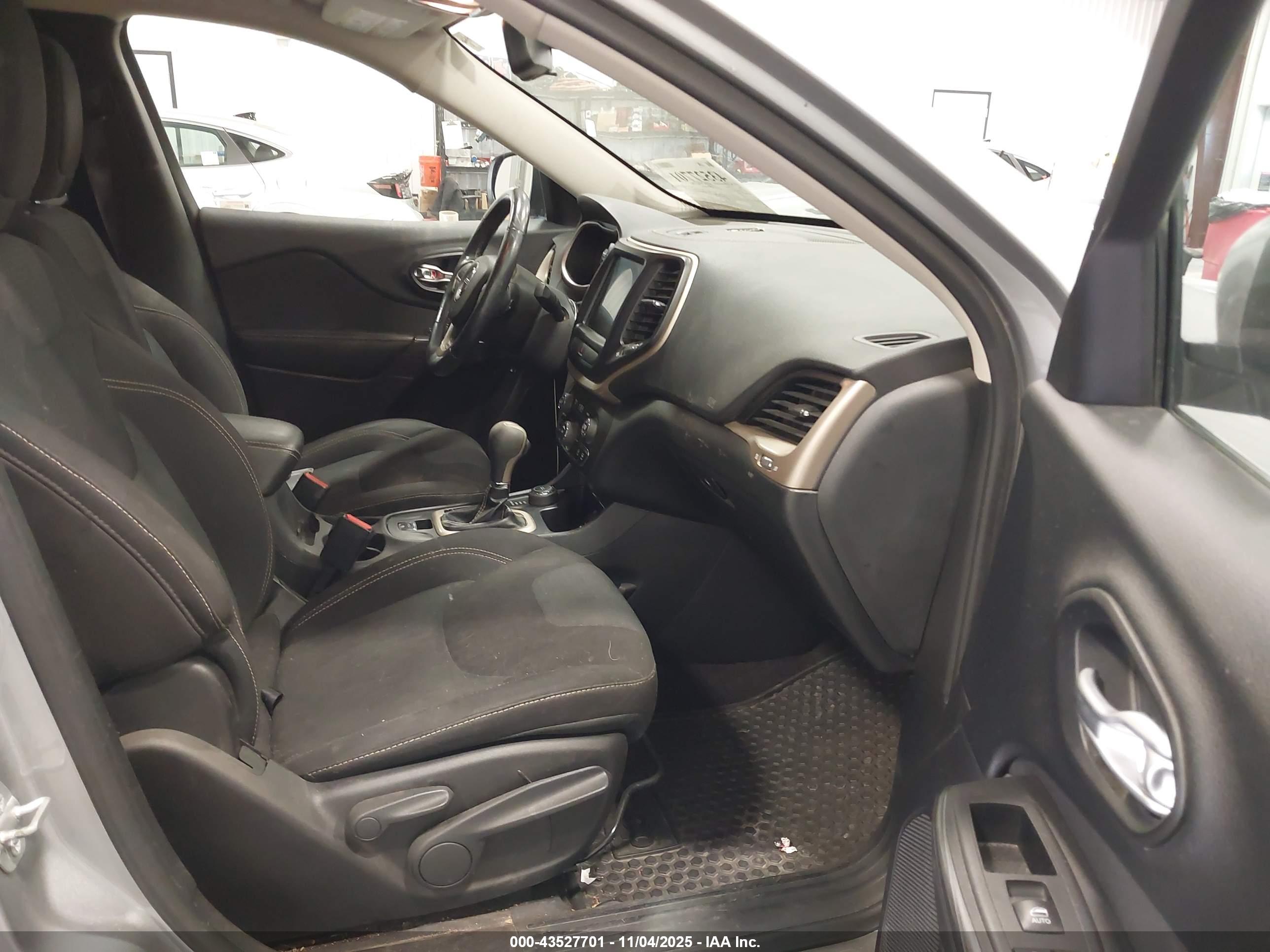 JEEP CHEROKEE image 5
