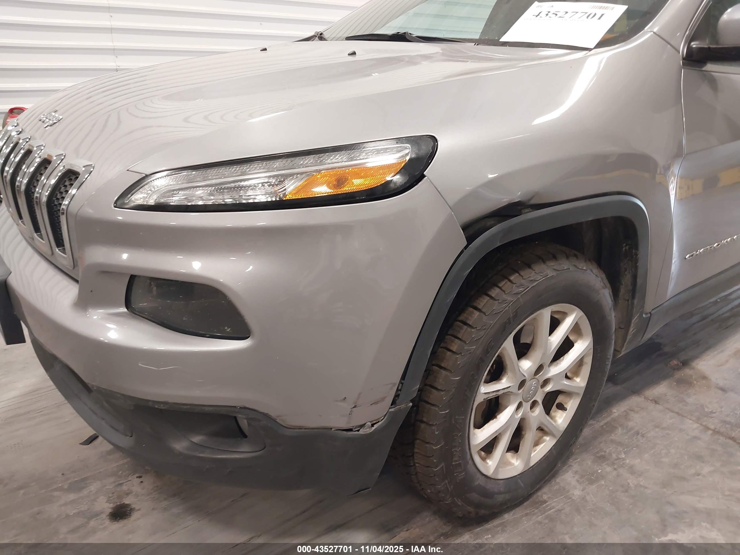 JEEP CHEROKEE image 6