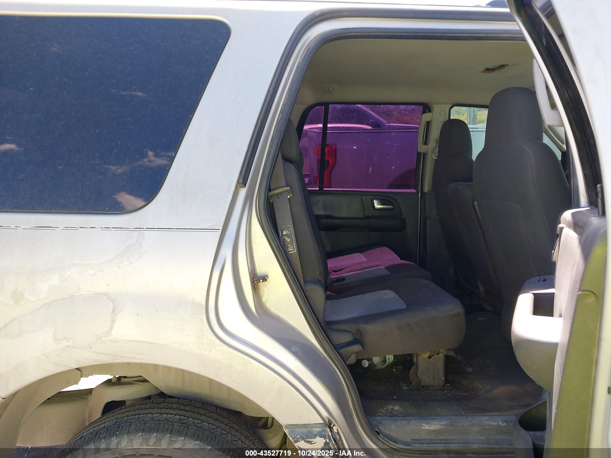 FORD EXPEDITION image 8